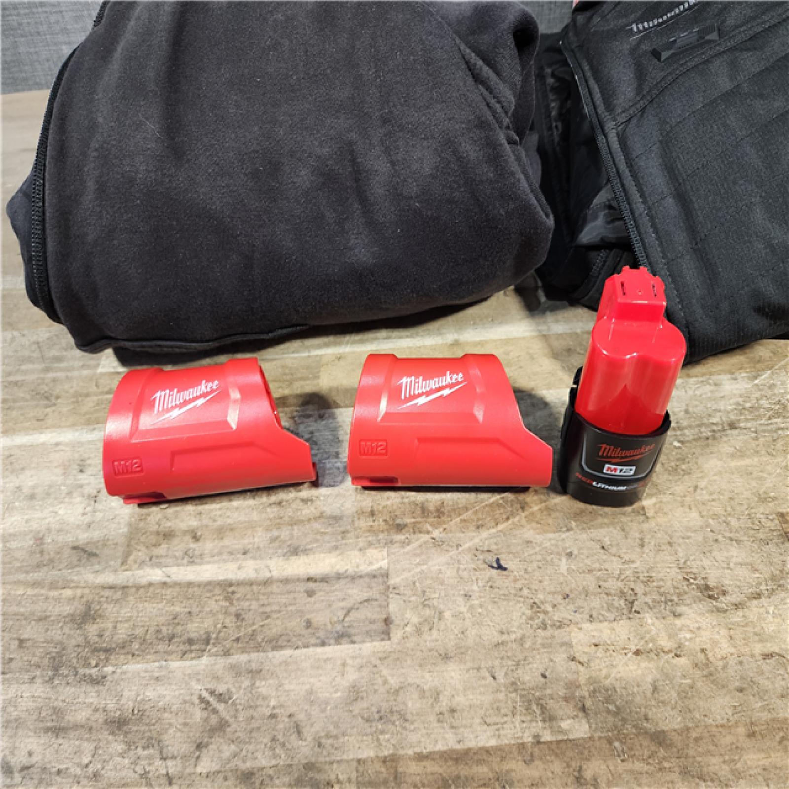 HOUSTON LOCATION - AS-IS MILWAUKEE 2 HEATED CLOTHING COMBO KIT