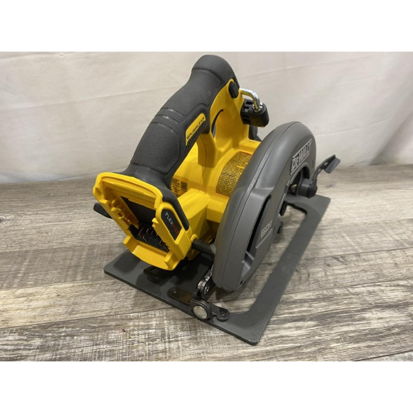 AS-IS DEWALT FLEXVOLT 60V MAX Cordless Brushless 7-1/4 in. Circular Saw with Brake (Tool Only)