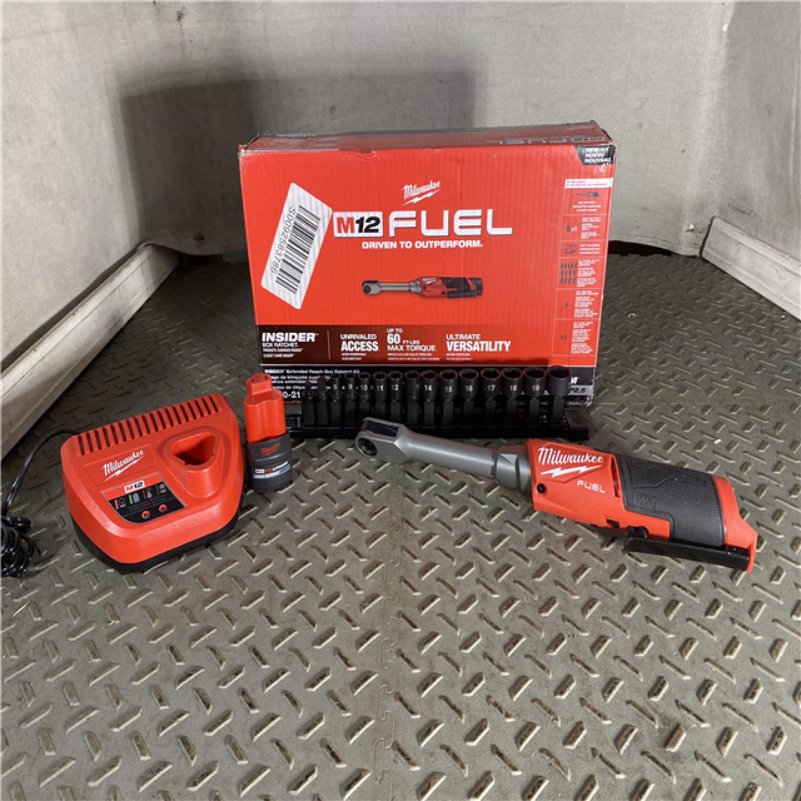 Milwaukee M12 FUEL INSIDER 12V Lithium-Ion Brushless 1/4 in. - 3/8 in. Extended Reach Box Cordless Ratchet w/ M12 2-Tool Combo Kit