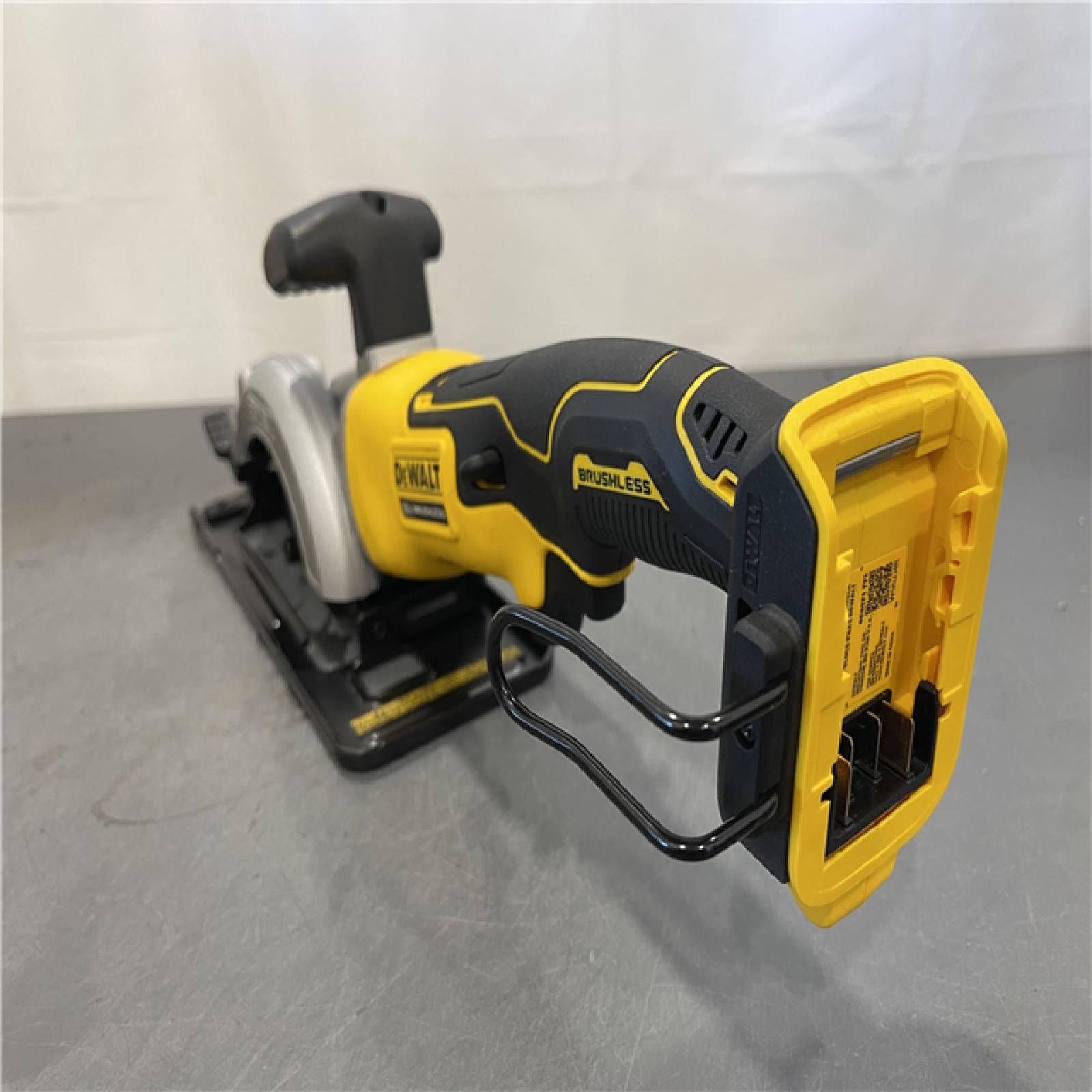 AS-IS - DEWALT ATOMIC 20V MAX Cordless Brushless 4-1/2 in. Circular Saw