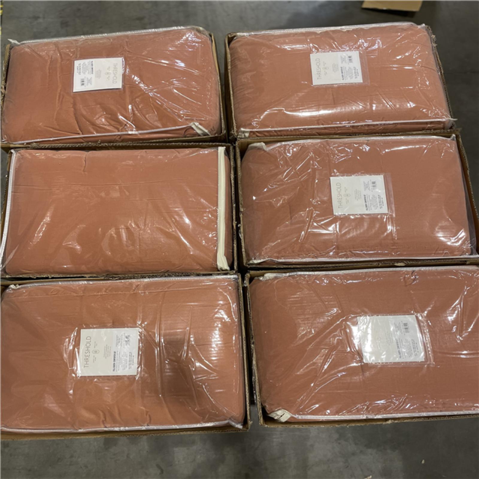DALLAS LOCATION- NEW! Full/Queen Lustrous Velvet Comforter & Sham Set Terracotta - Threshold™: Gender Neutral  OEKO-TEX PALLET-( 6 UNITS)