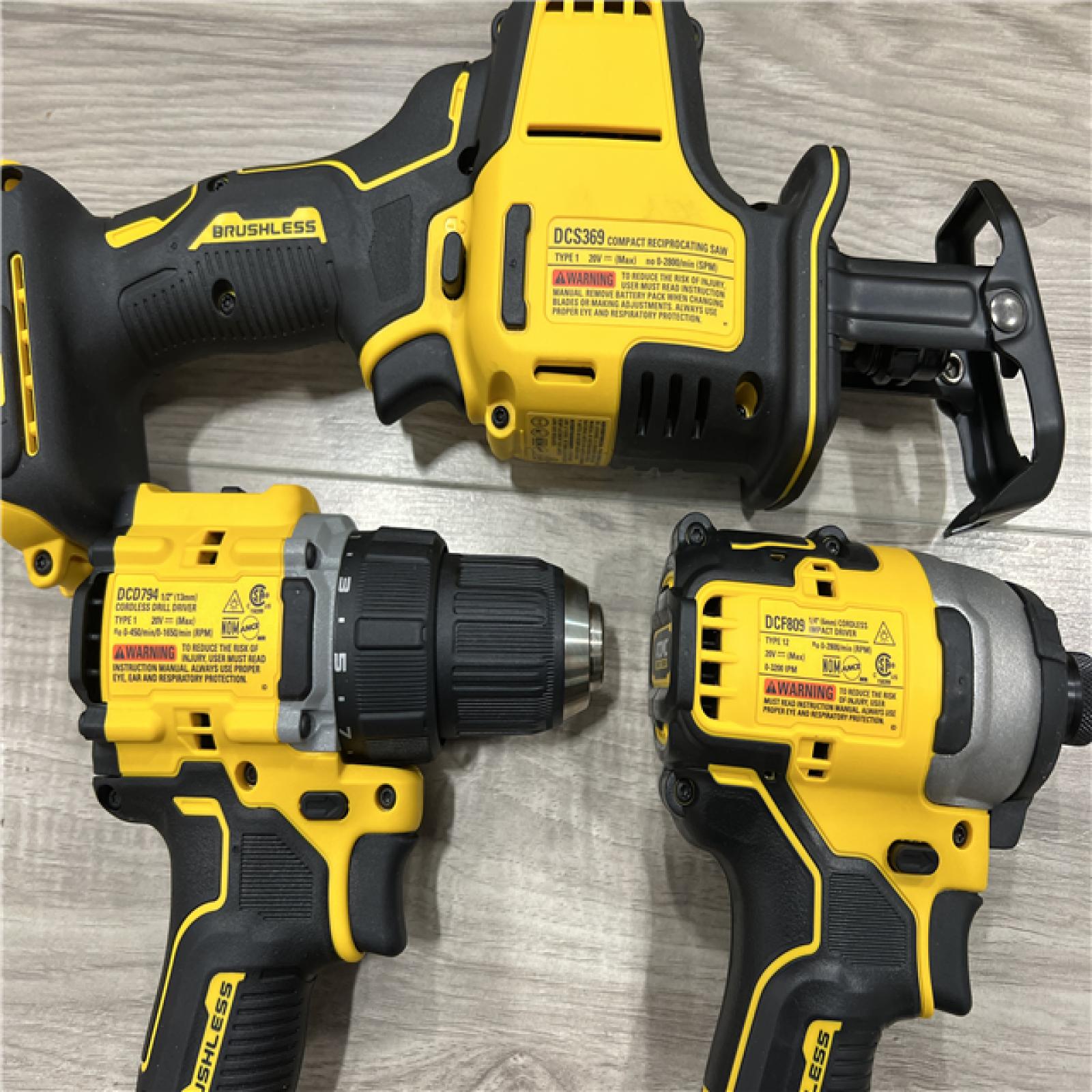 AS-IS DEWALT 20V Lithium-Ion Cordless 6-Tool Combo Kit with Rolling Toolbox