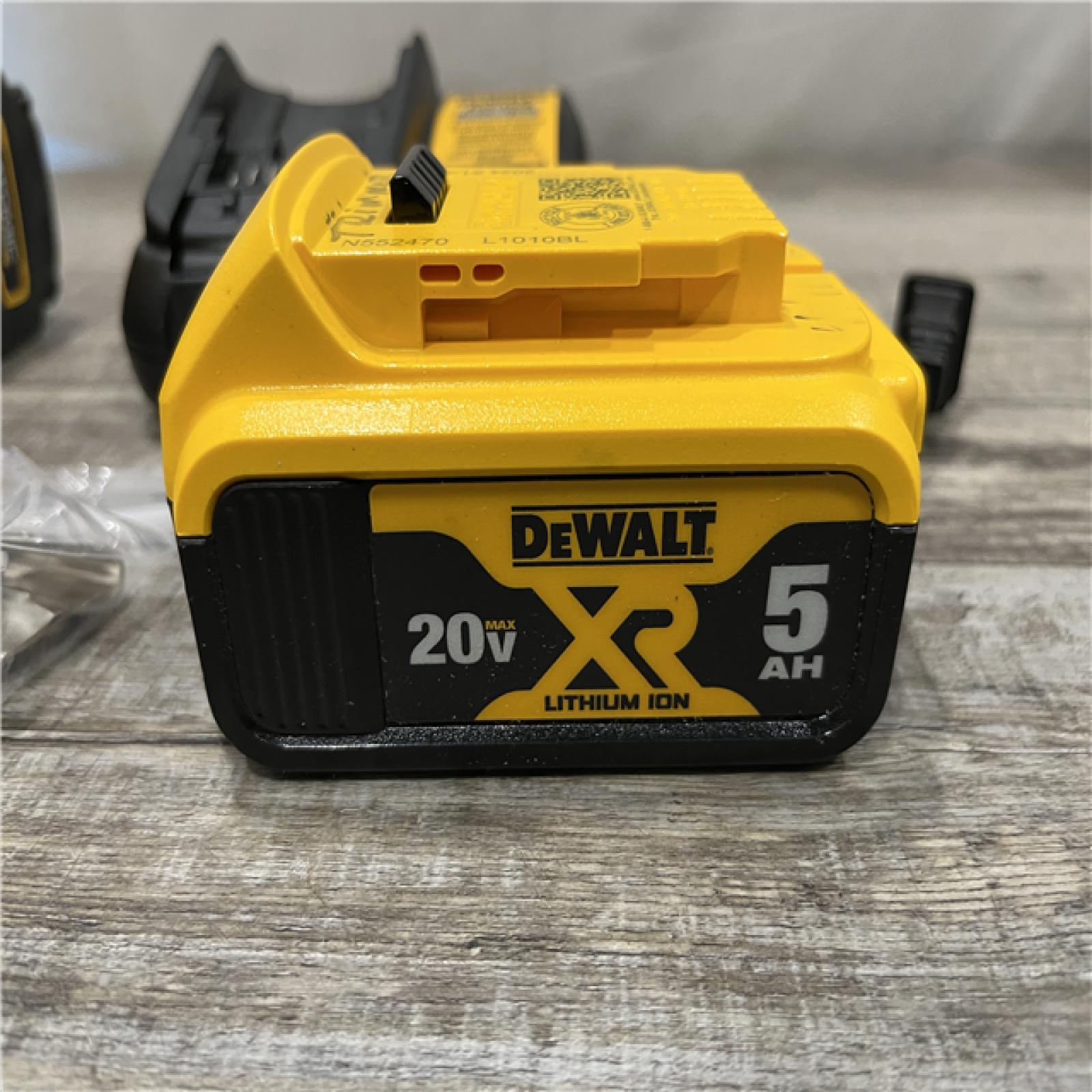 AS-IS DEWALT ATOMIC 20V MAX Lithium-Ion Cordless 1/4 in. Brushless Impact Driver Kit