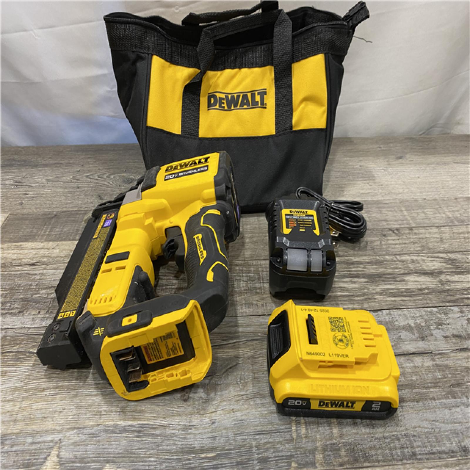 AS-IS DEWALT ATOMIC 20V MAX Lithium Ion Cordless 23 Gauge Pin Nailer Kit