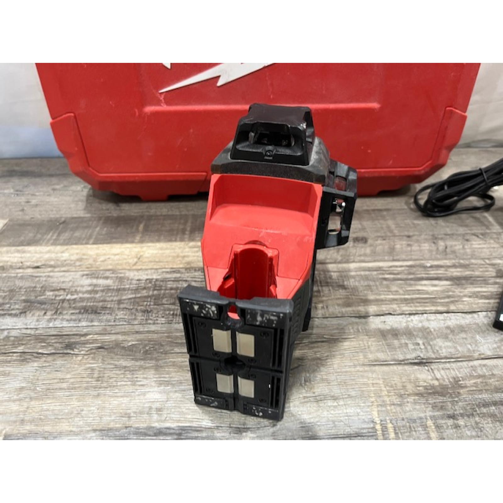 AS-IS Milwaukee 12-Volt Lithium-Ion Cordless Green 250 ft. 3-Plane Laser Level Kit