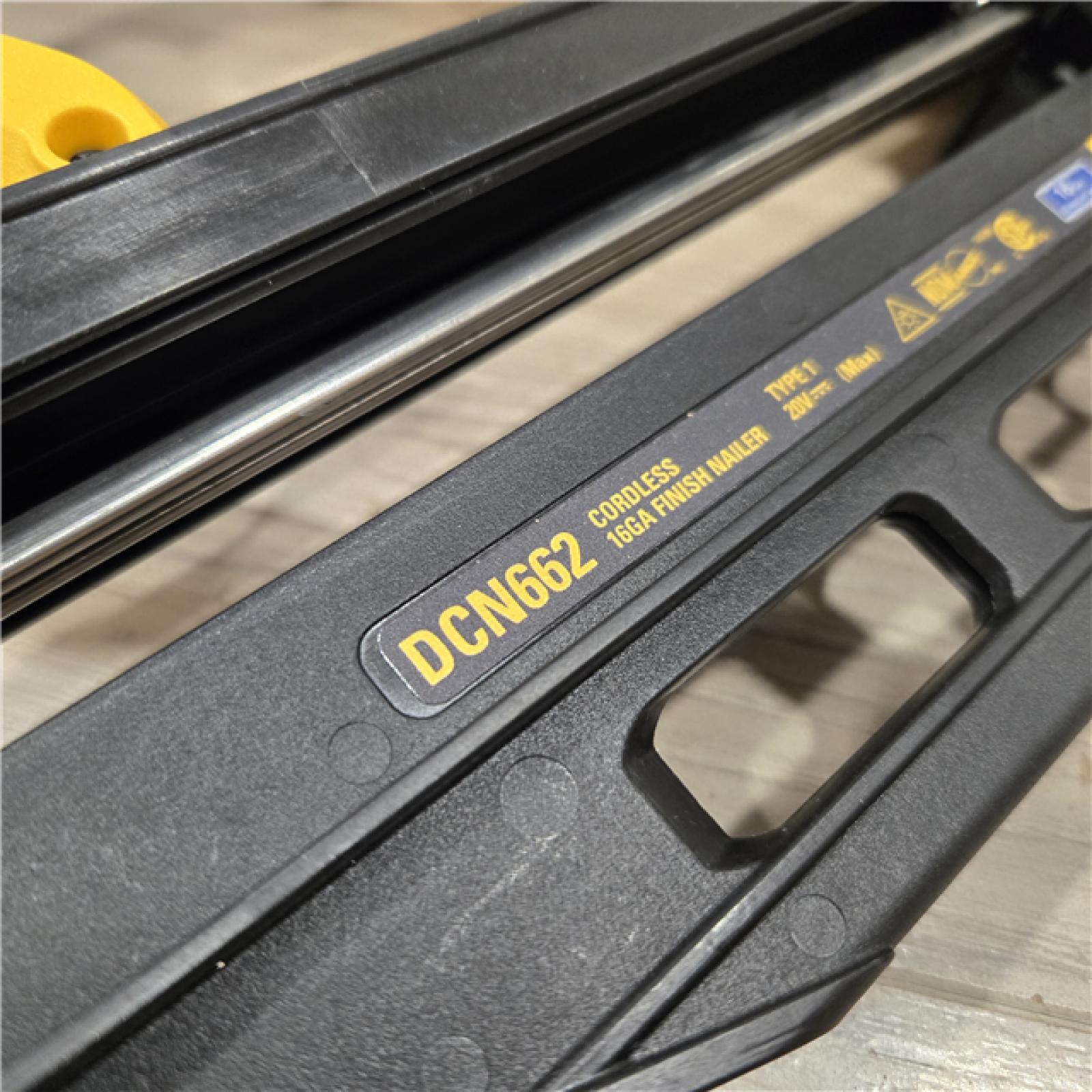 AS-IS Dewalt 20-Volt MAX XR Lithium-Ion 16-Gauge Cordless Finish Nailer Kit