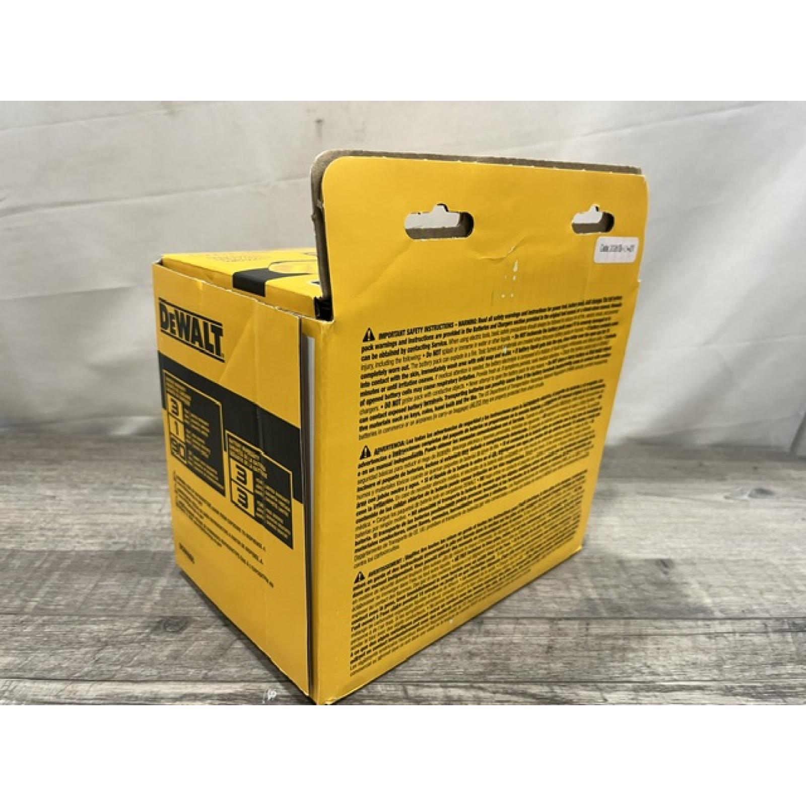 NEW - DEWALT 20V/60V MAX FLEXVOLT Lithium-Ion 9.0Ah Battery and Charger Starter Kit
