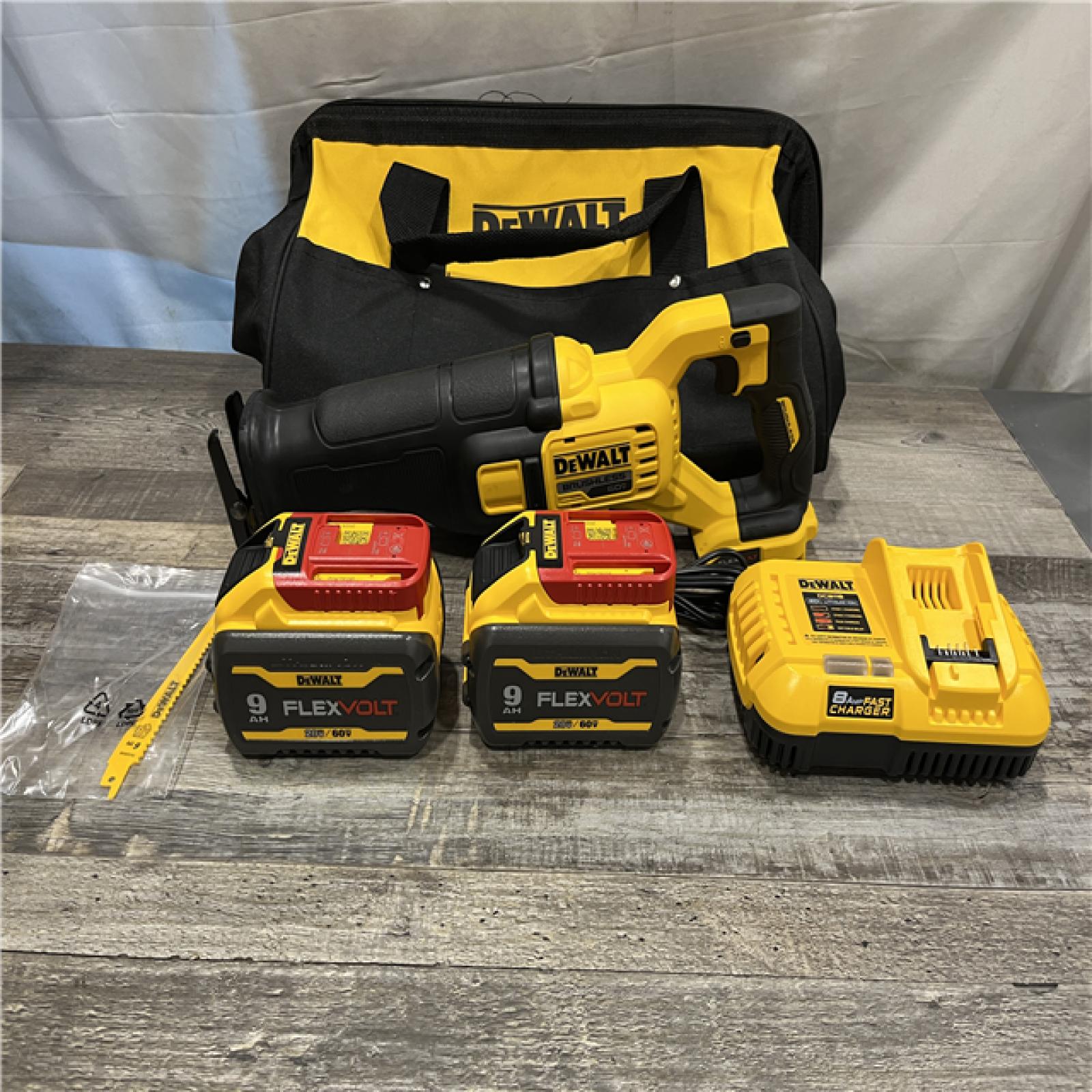 AS-IS DEWALT FLEXVOLT 60-Volt MAX Cordless Brushless Reciprocating Saw Kit