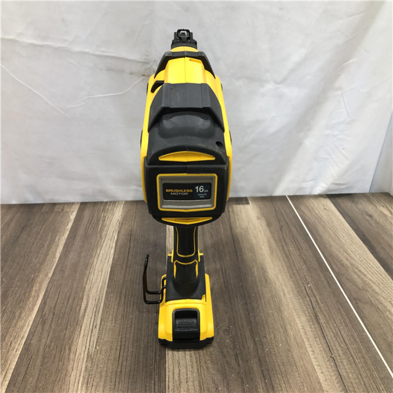 AS-IS DEWALT 20V MAX XR 16-Gauge Electric Cordless Angled Finishing Nailer Kit