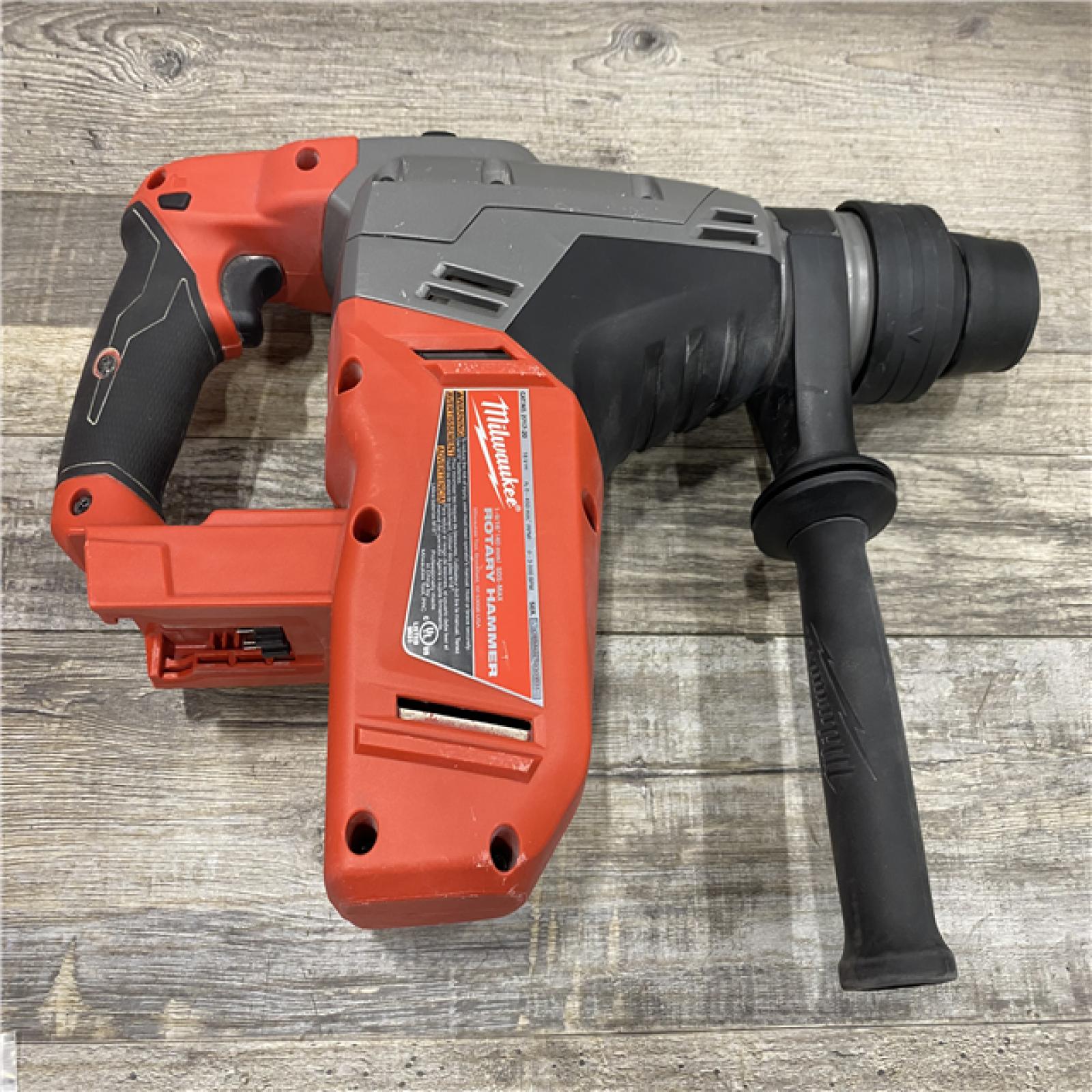 AS-IS Milwaukee FUEL 18V Lithium-Ion Brushless Cordless 1-9/16 in. (Tool-Only)