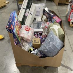 DALLAS LOCATION- NEW! BULLSEYE MIXED CLOTHING PALLET (300 UNITS)
