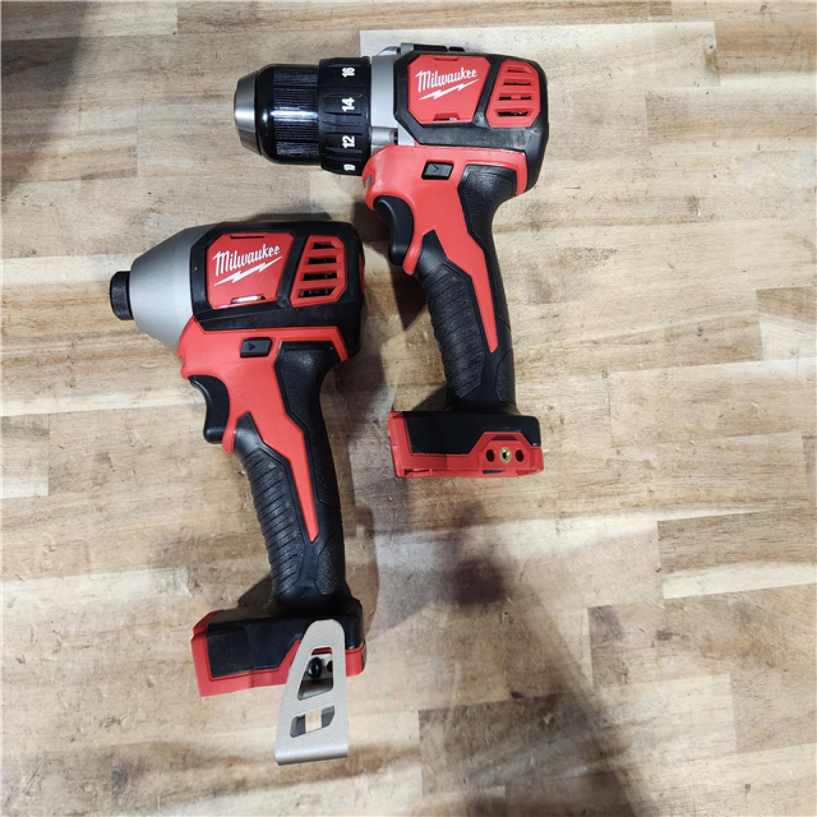 HOUSTON LOCATION - AS-IS (APPEARS LIKE NEW) Milwaukee 18V Lithium-Ion Cordless Drill Driver/Impact Driver Combo Kit