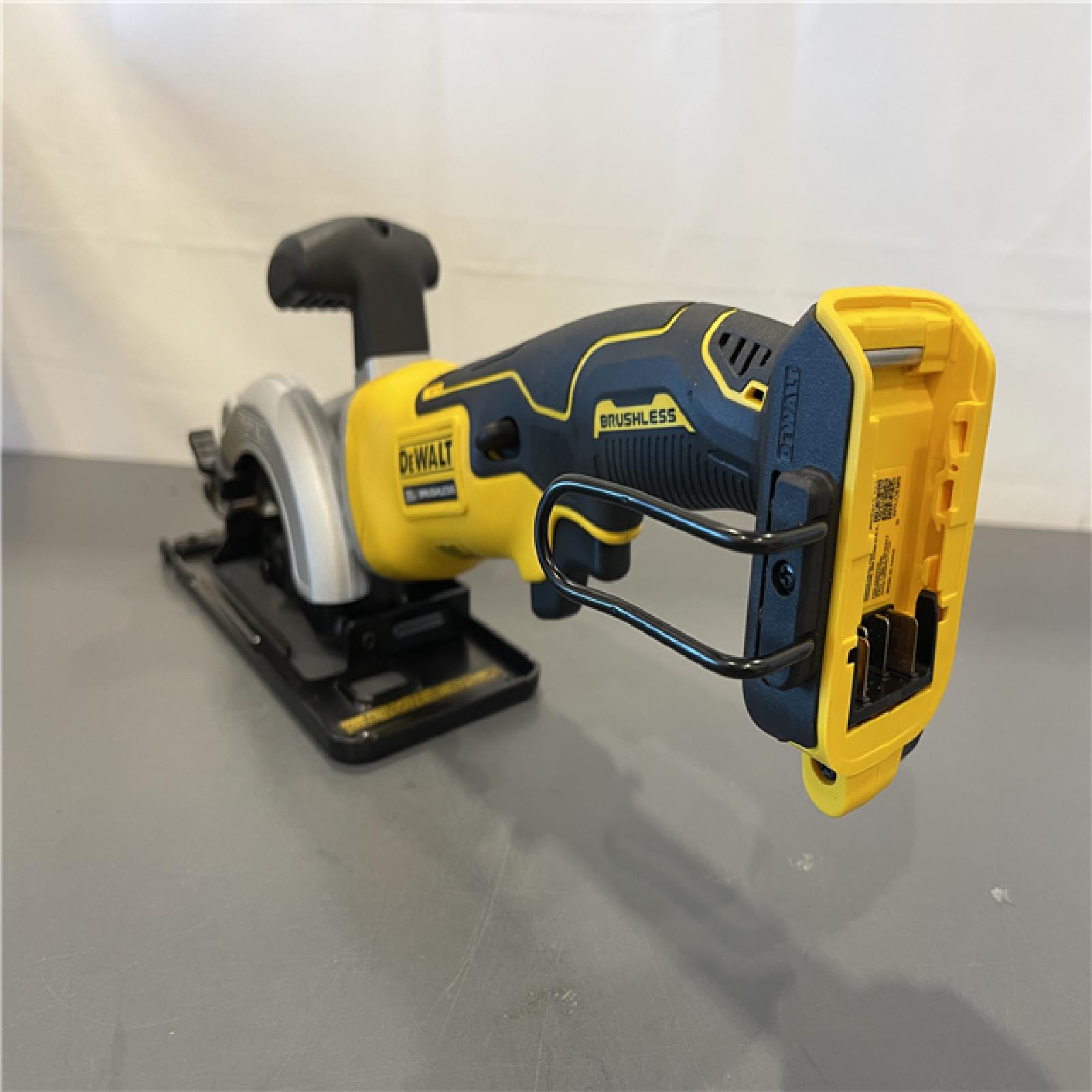 Like New! - DEWALT ATOMIC 20V MAX Cordless Brushless 4-1/2 in. Circular Saw (Tool Only)