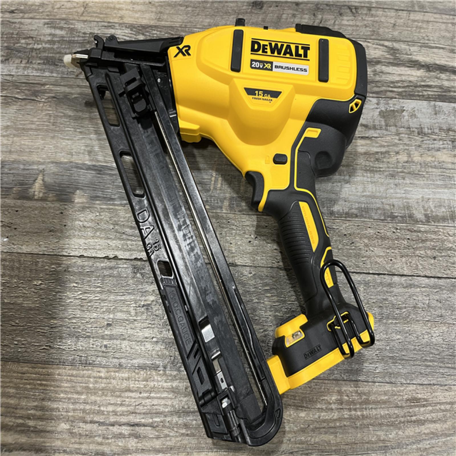 AS-IS DEWALT 20V MAX XR Lithium-Ion Cordless 2-1/2 in. 15-Gauge Finish Nailer Kit