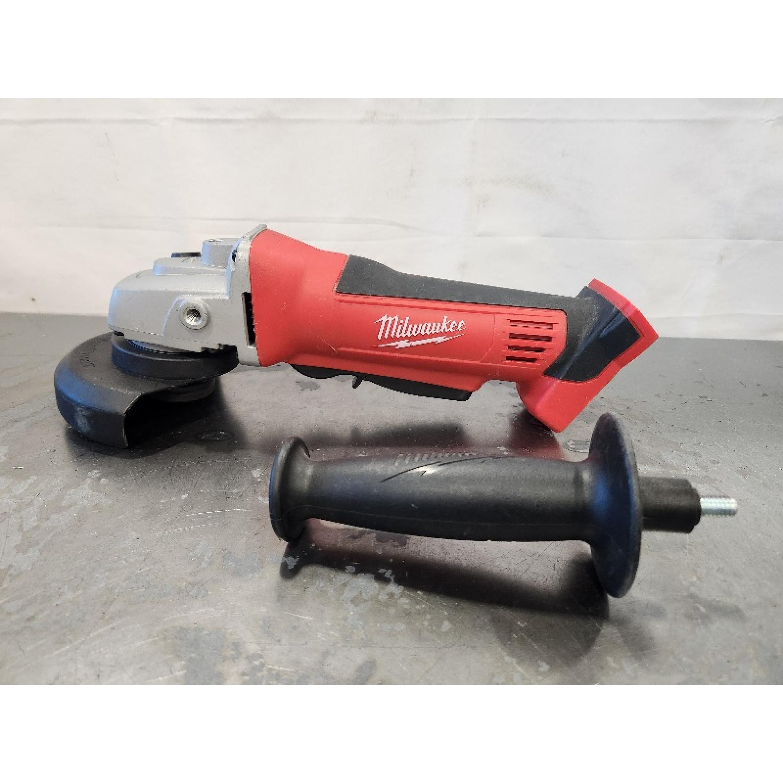 AS-IS- Milwaukee M18 FUEL 4-1/2-6 Cordless Braking Grinder  Paddle Switch (Tool-Only)