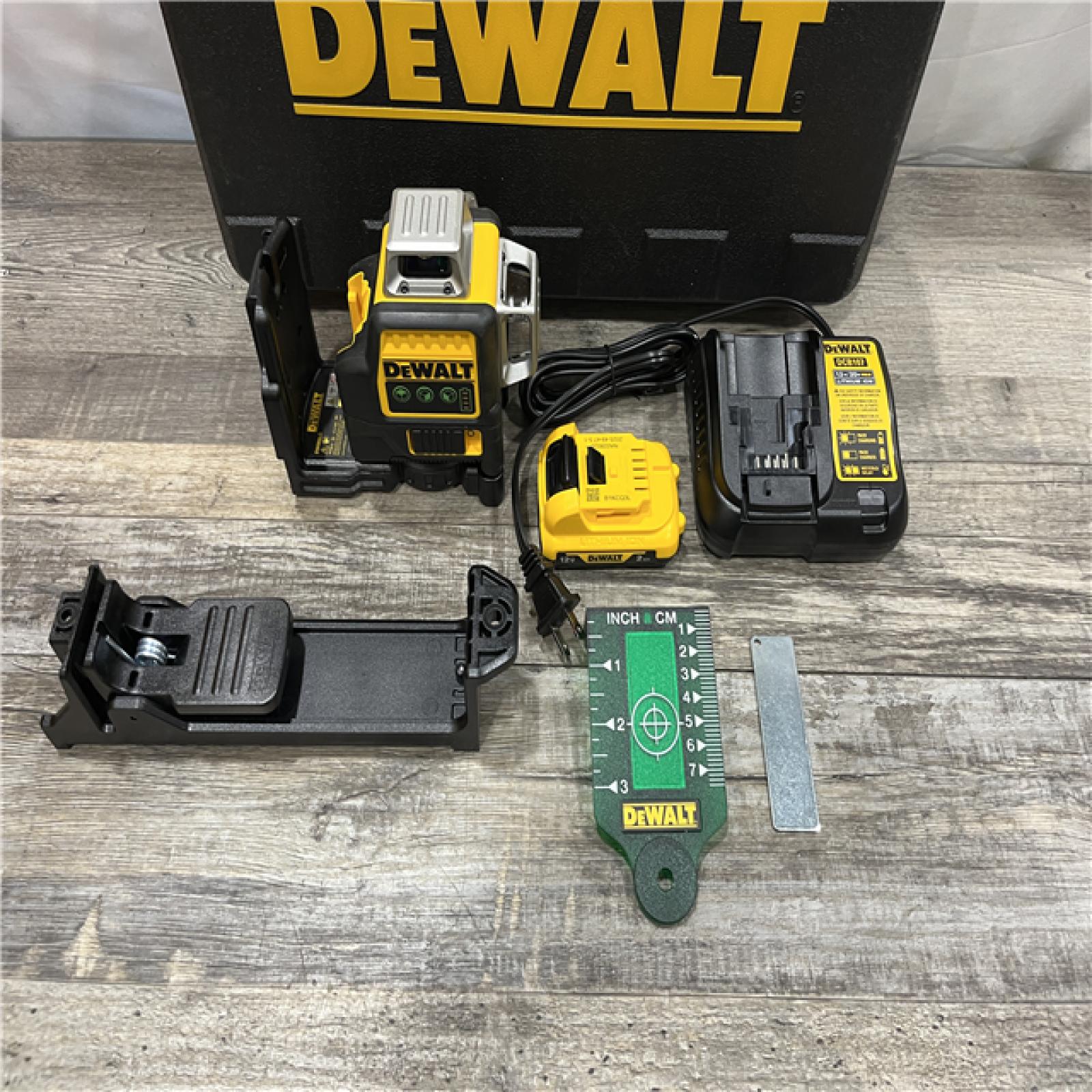 AS-IS DEWALT 12V MAX Lithium-Ion 100 ft. Green Self-Leveling 3-Beam 360 Degree Laser Level Kit