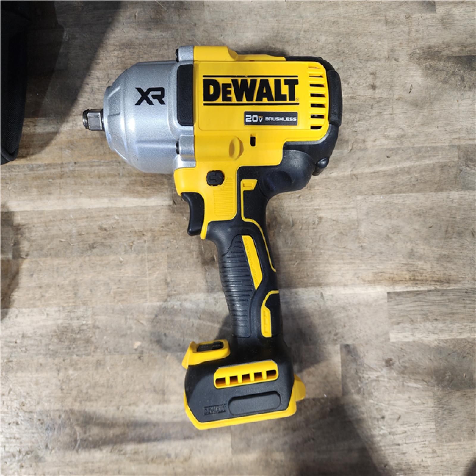HOUSTON LOCATION - AS-IS (APPEARS LIKE NEW) Dewalt 20V MAX Lithium-Ion Cordless 1/2 in. Impact Wrench Kit W/ BATTERY & CHARGER