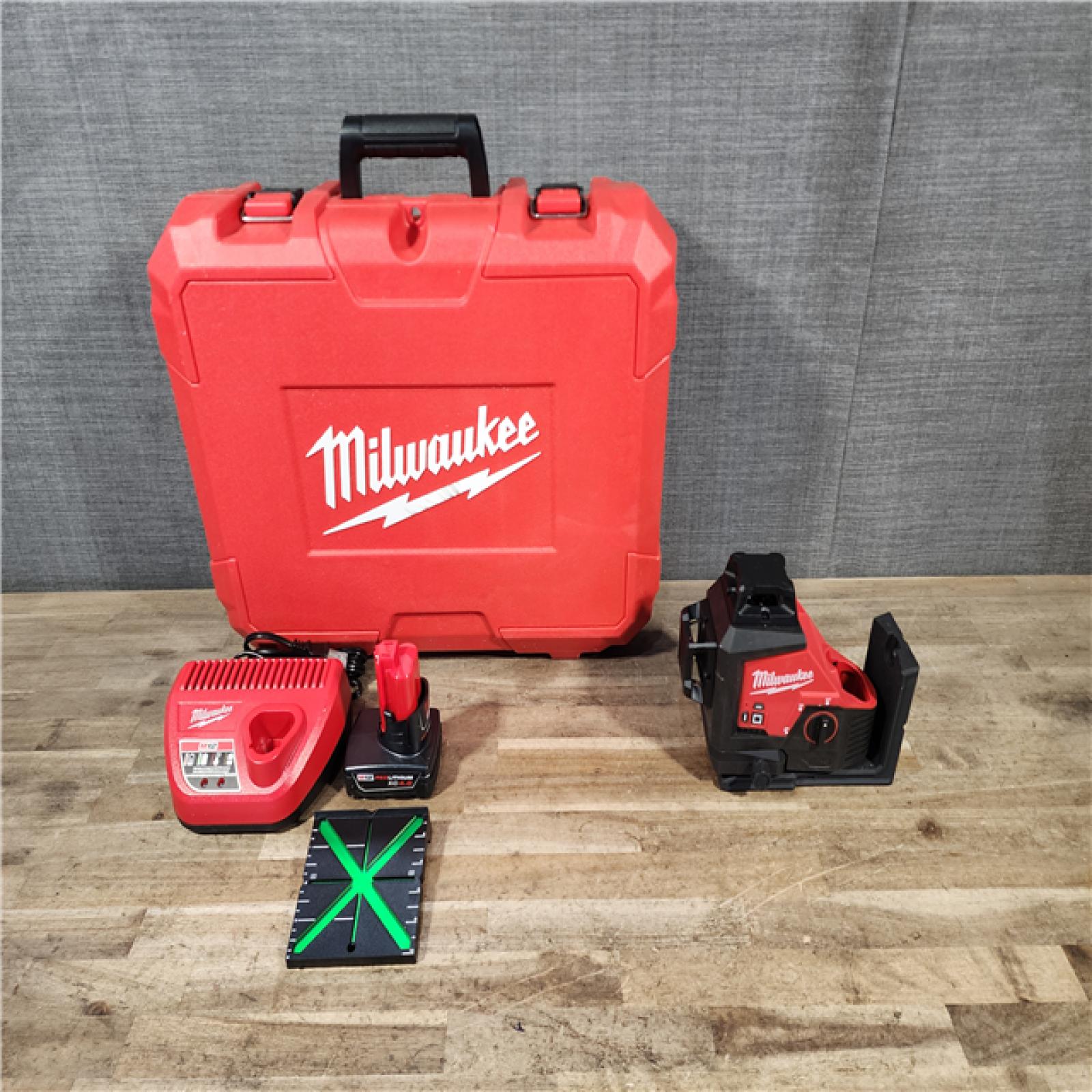 HOUSTON LOCATION - AS-IS Milwaukee 12-Volt Lithium-Ion Cordless Green 250 ft. 3-Plane Laser Level Kit