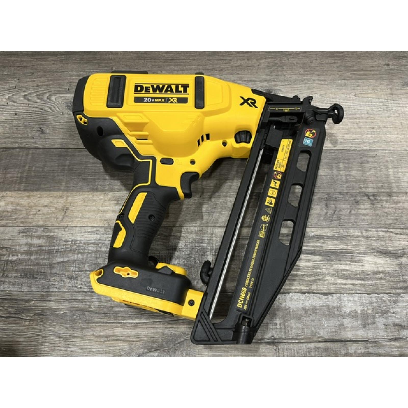 AS-IS DEWALT 20V MAX XR 16-Gauge Electric Cordless Angled Finishing Nailer Kit