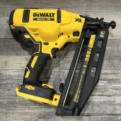 AS-IS DEWALT 20V MAX XR 16-Gauge Electric Cordless Angled Finishing Nailer Kit