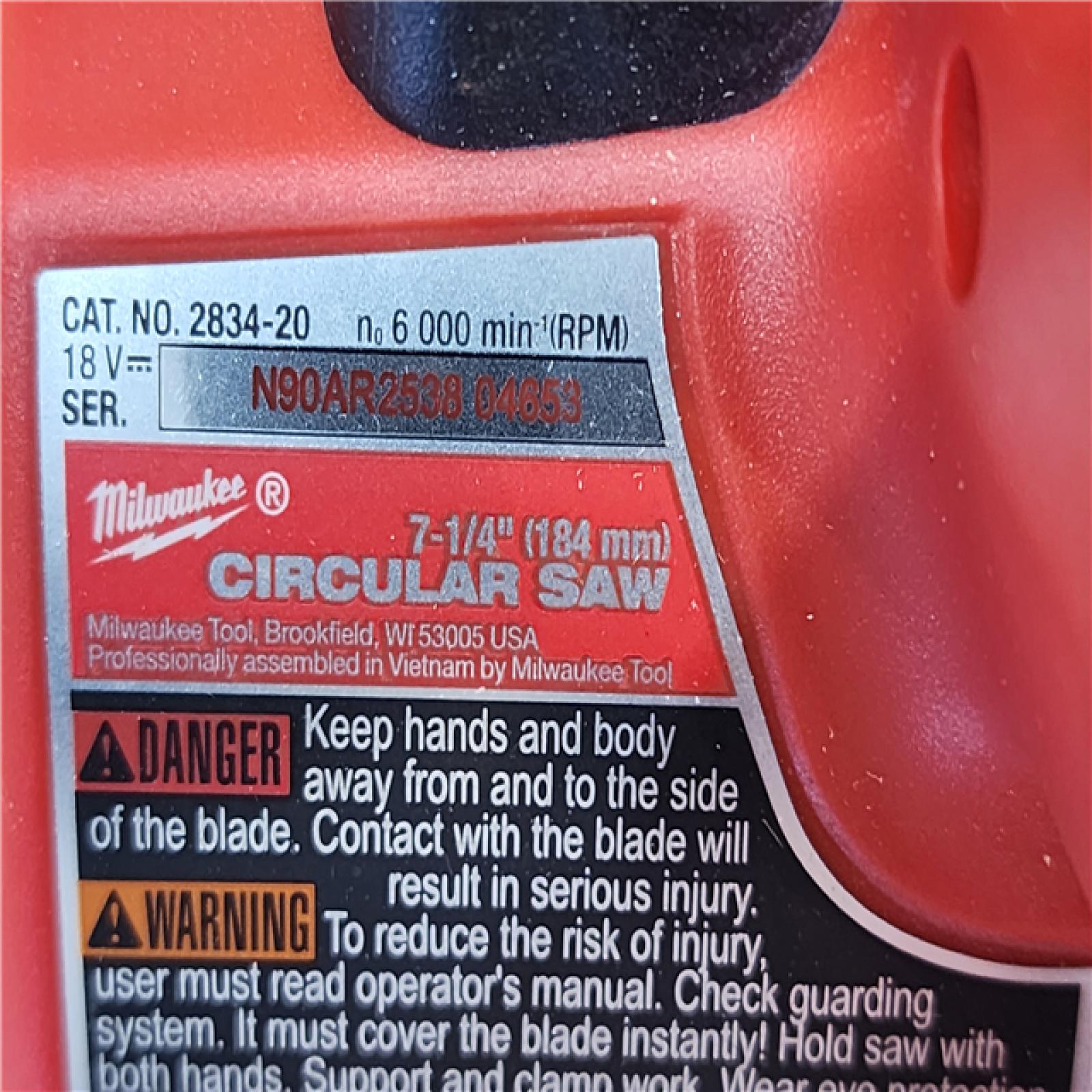 HOUSTON LOCATION - AS-IS Milwaukee FUEL 18V Lithium-Ion Brushless Cordless 7-1/4 in. Circular Saw (Tool-Only)