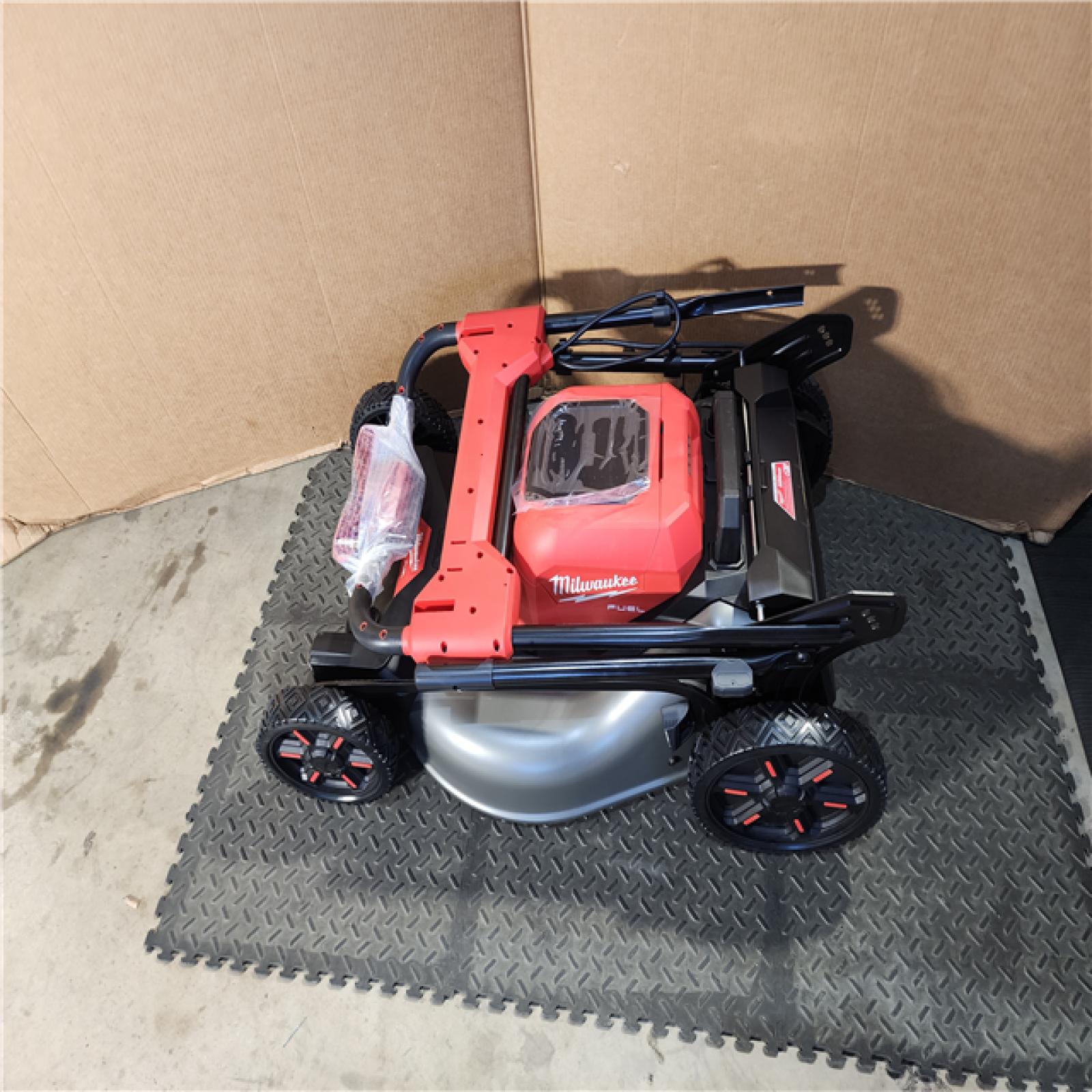HOUSTON LOCATION - AS-IS Milwaukee M18 FUEL Brushless Cordless 21 in. Walk Behind Dual Battery Self-Propelled Mower Kit W/ CHARGER