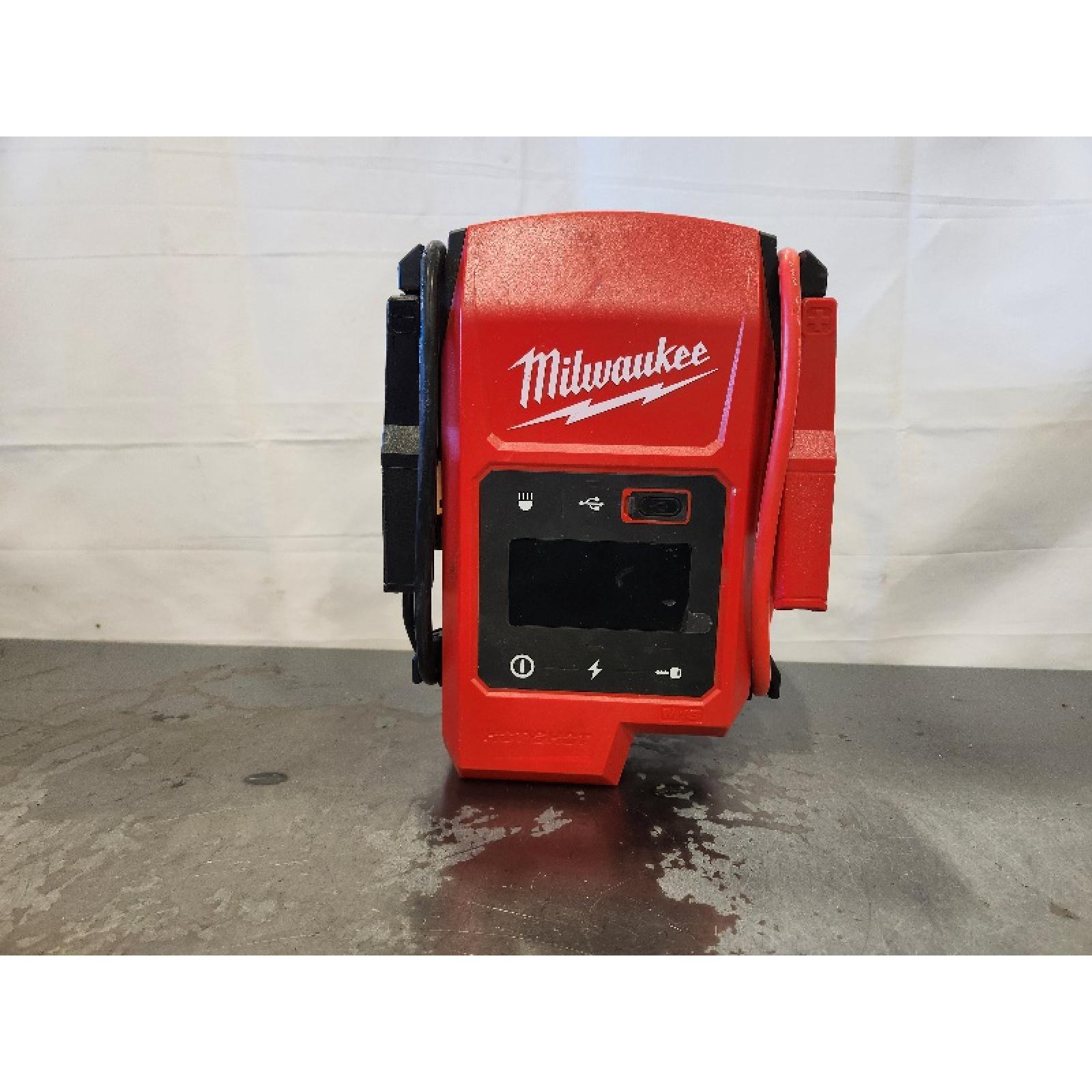 AS-IS- Milwaukee M18 18V Lithium-Ion Cordless 2000 Peak Amp HOTSHOT Jump Starter (Tool-Only)