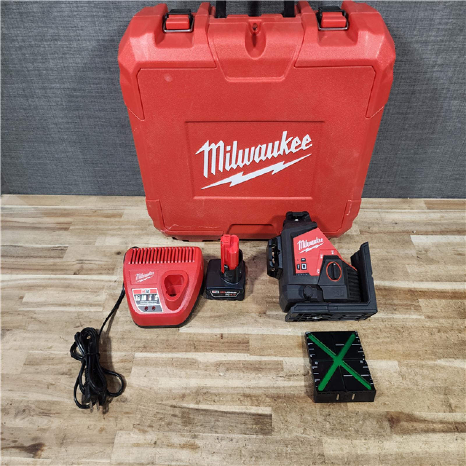 HOUSTON LOCATION - AS - IS Milwaukee 12-Volt Lithium-Ion Cordless Green 250 ft. 3-Plane Laser Level Kit