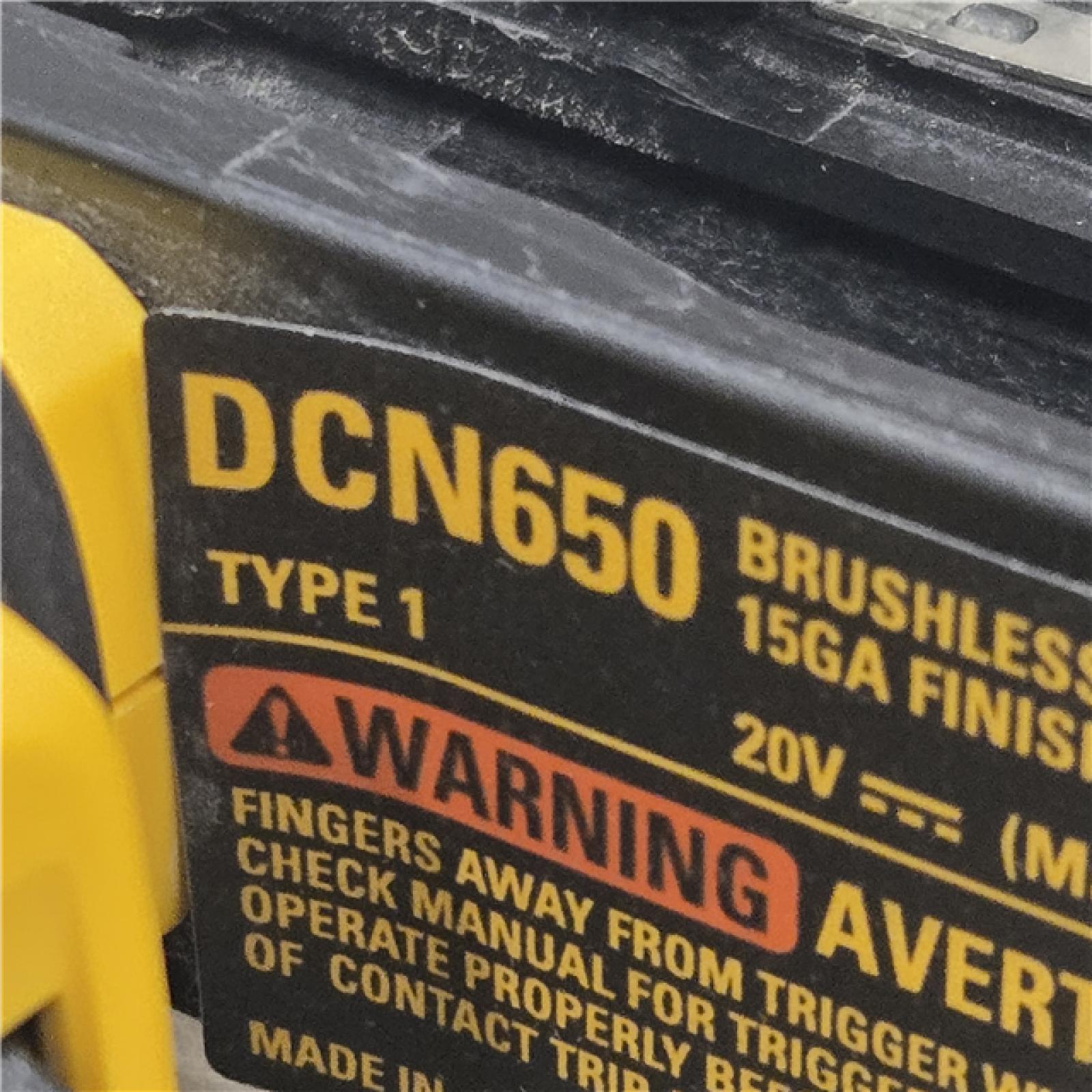 AS-IS DeWalt 15 GA ANGLED FINISH NAILER KIT