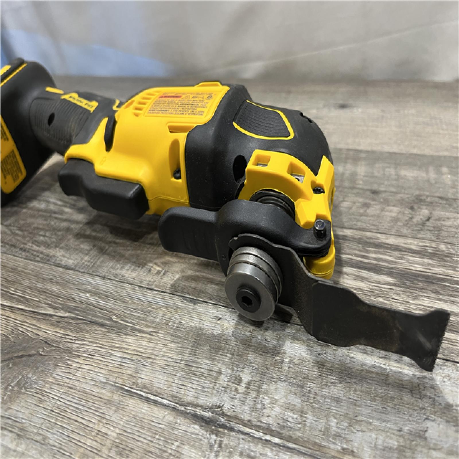 AS-IS DEWALT ATOMIC 20V MAX Cordless Brushless Oscillating Multi Tool Kit