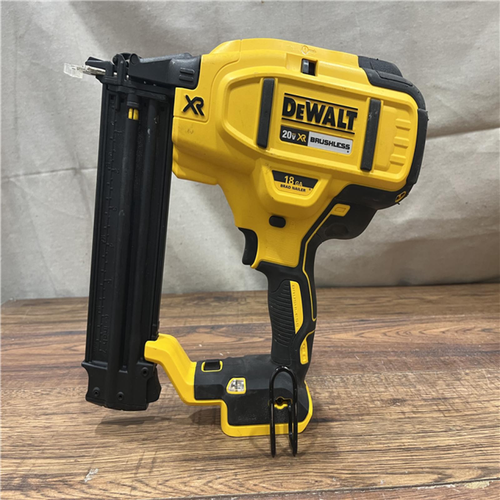 AS-IS DEWALT 20V MAX XR 18 Gauge Brad Nailer Kit