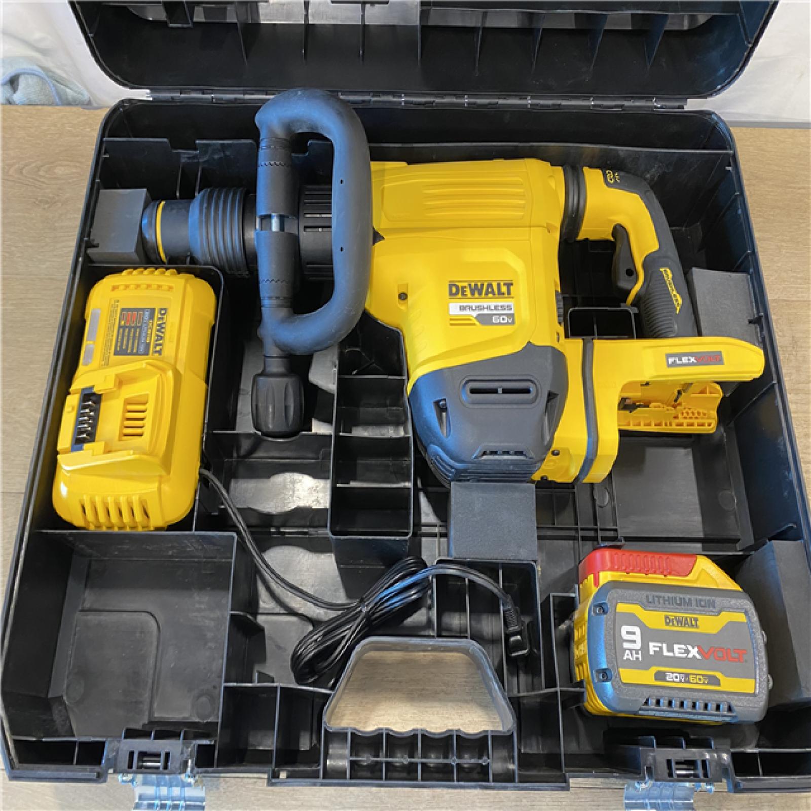 AS-IS Dewalt FLEXVOLT 60V Lithium-Ion Cordless SDS MAX 3/4 in. Chipping Hammer Kit