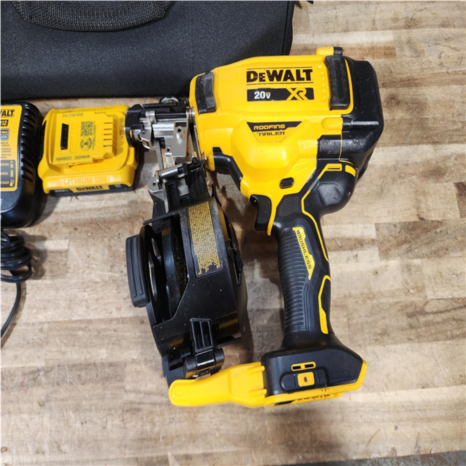 HOUSTON LOCATION - AS - IS DEWALT 20V MAX Lithium-Ion 15-Degree Electric Cordless Roofing Nailer Kit