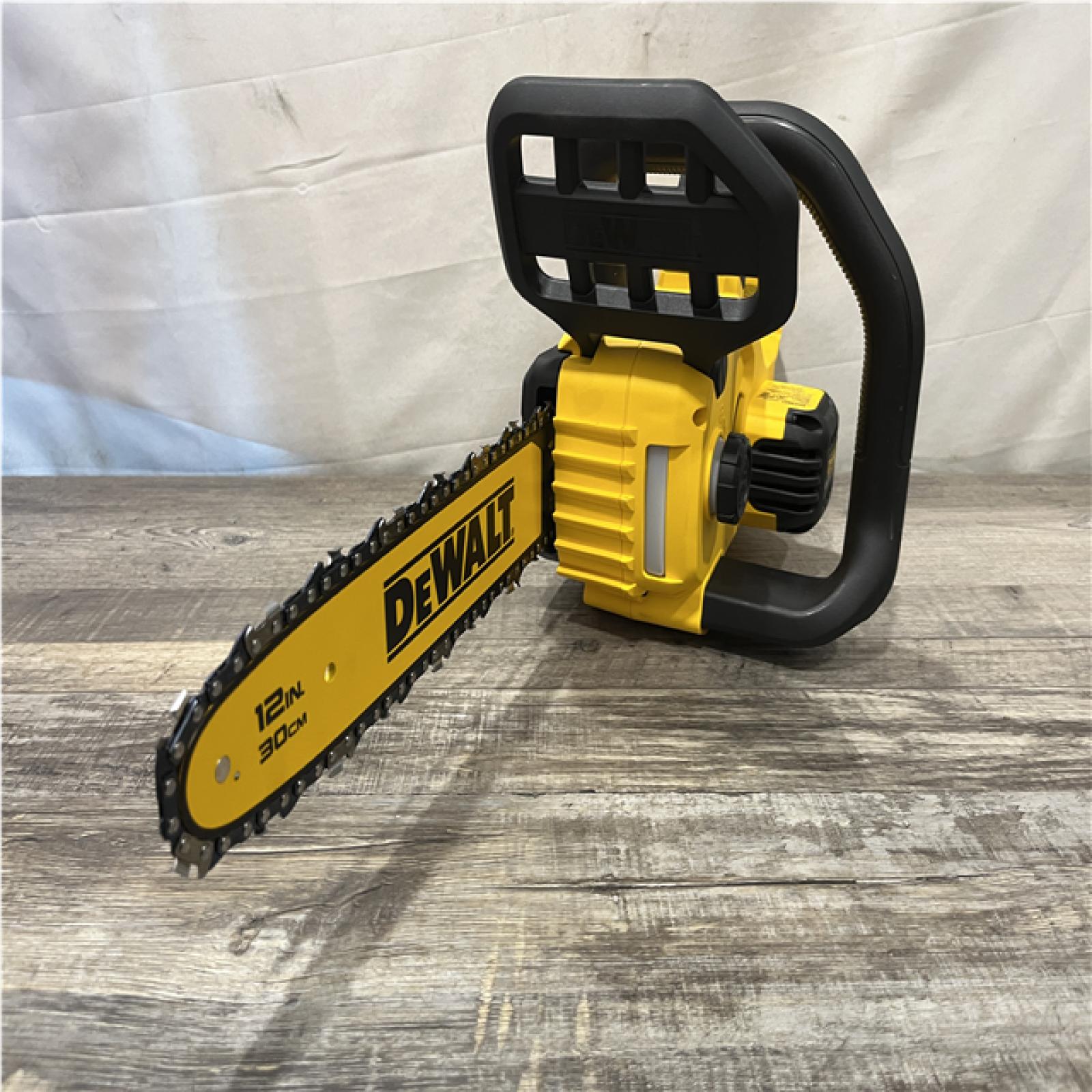 AS-IS DEWALT 20V MAX Compact 12 Brushless Cordless Chainsaw Kit