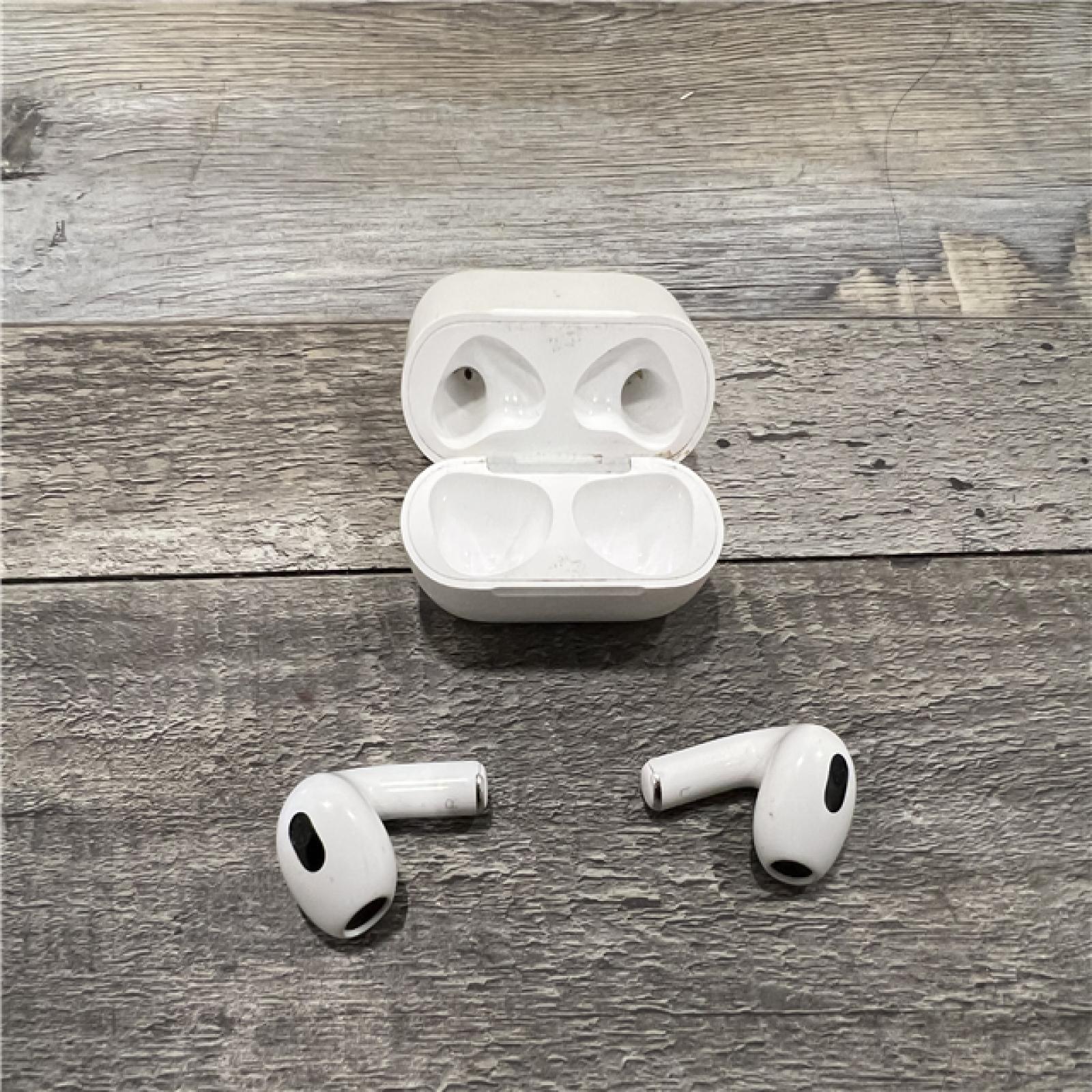AS-IS Apple - AirPods (3rd generation) with Lightning Charging Case - White
