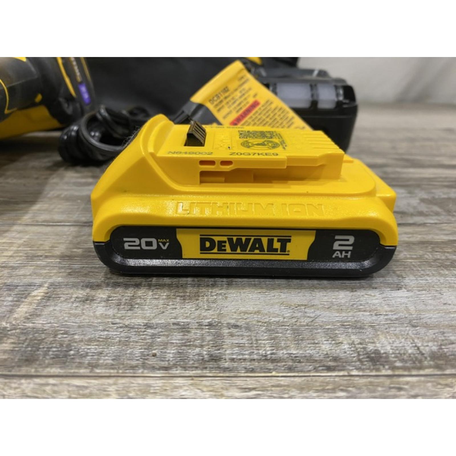 AS-IS DEWALT ATOMIC 20V MAX Lithium Ion Cordless 23 Gauge Pin Nailer Kit