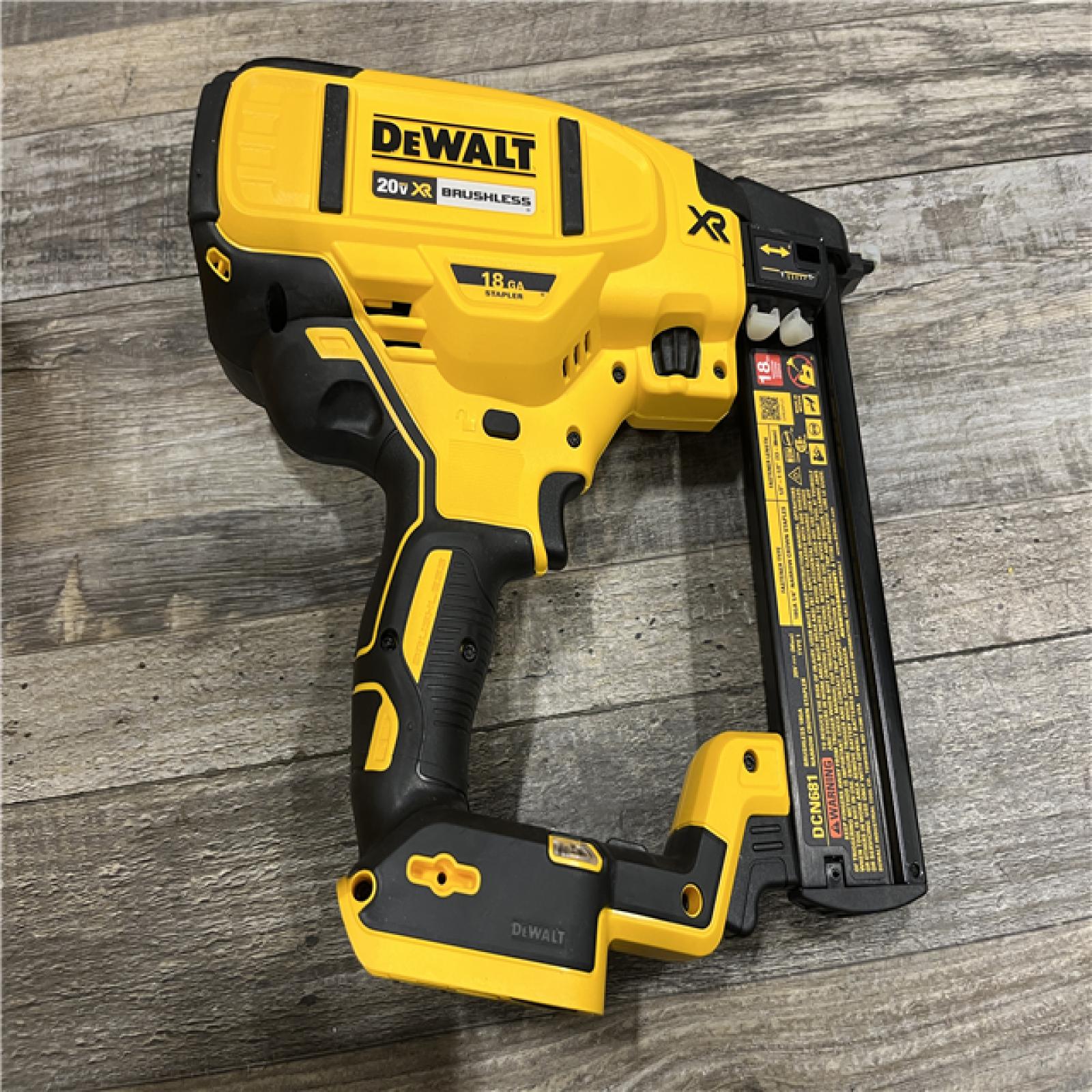 AS-IS DEWALT 20V MAX XR Lithium-Ion Cordless 18-Gauge Narrow Crown Stapler Kit