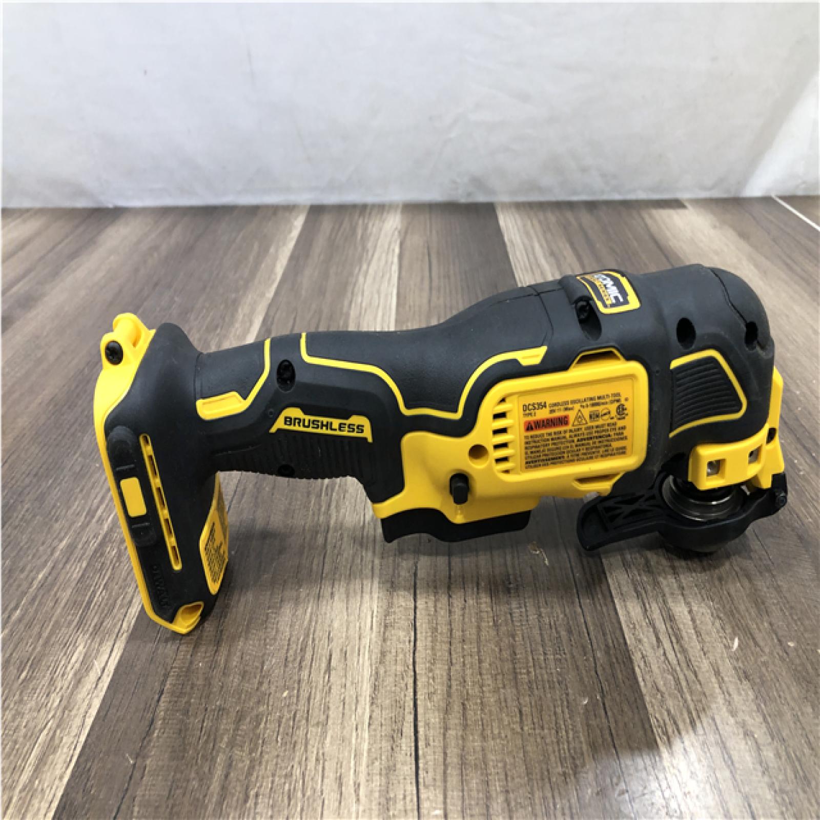 AS-IS DEWALT ATOMIC 20V MAX Lithium-Ion Cordless Brushless Oscillating Tool Kit