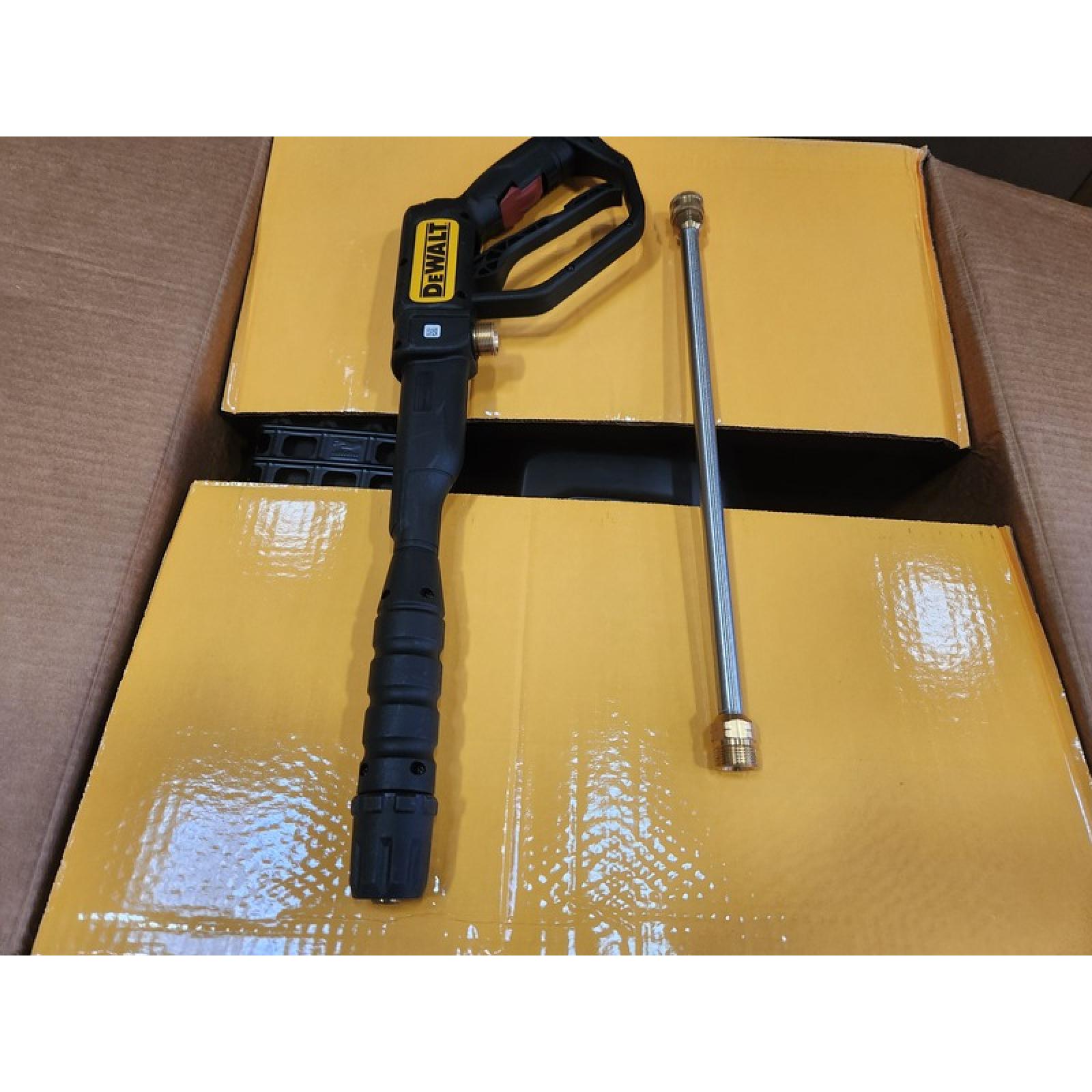 Phoenix NEW DEWALT 3400 PSI 2.5 GPM Gas Cold Water Pressure Washer with DeWalt 210 Engine