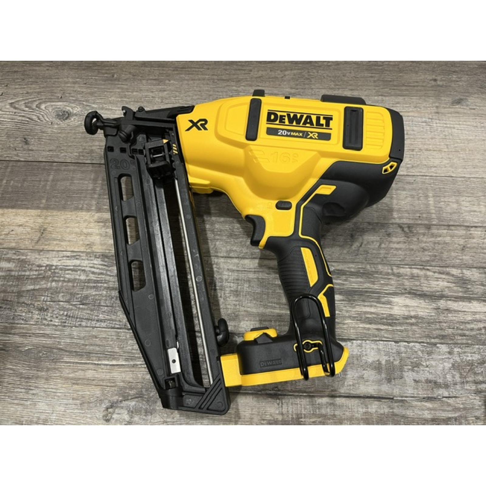 AS-IS DEWALT 20V MAX XR 16-Gauge Electric Cordless Angled Finishing Nailer Kit