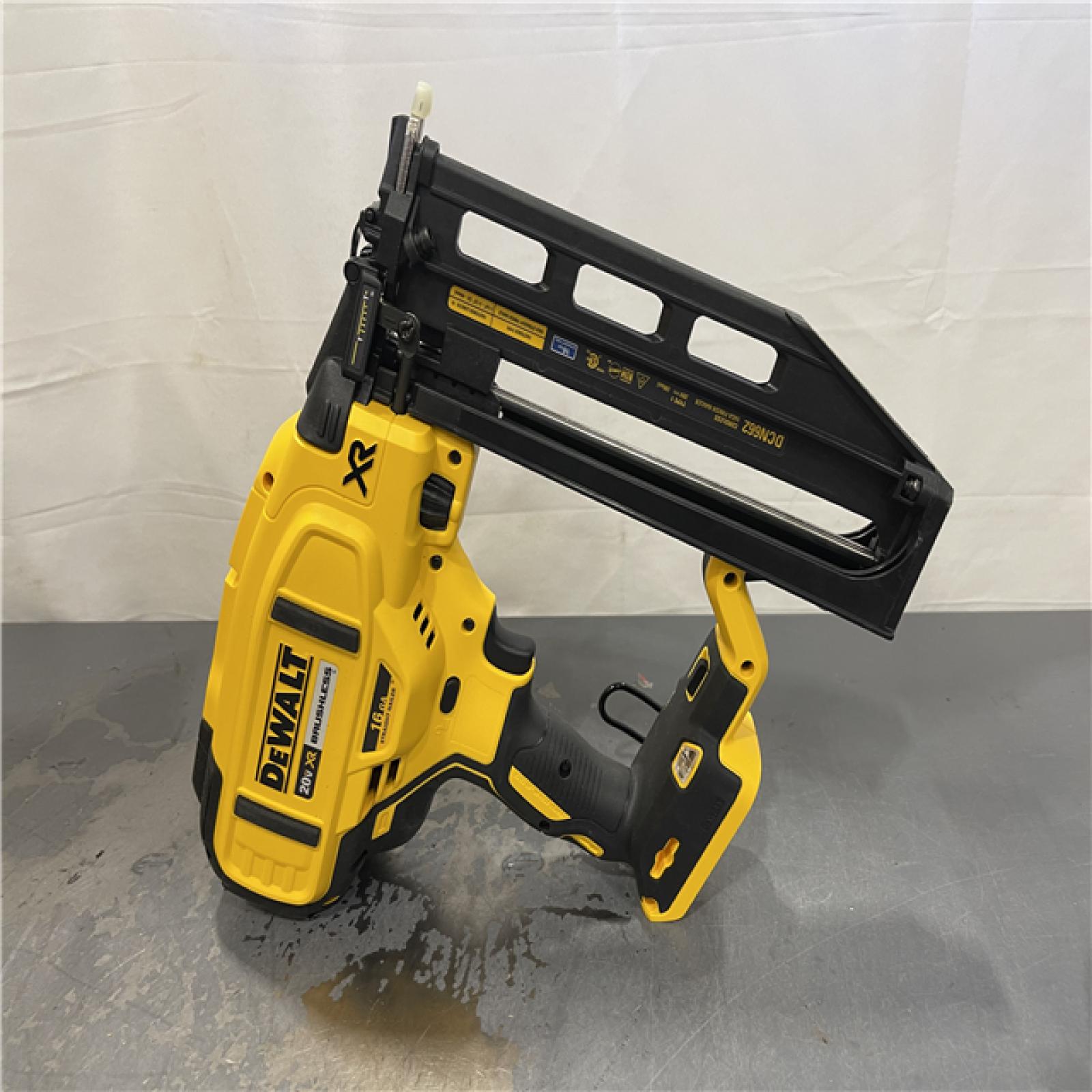 AS-IS - DEWALT 20V MAX XR 16-Gauge Lithium-Ion Cordless Finish Nailer