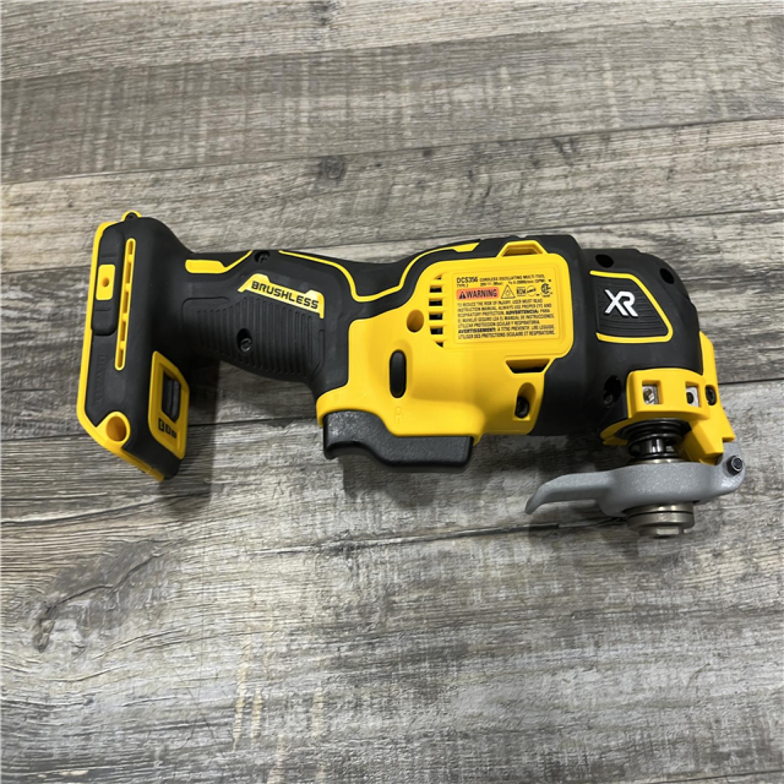AS-IS DEWALT 20V MAX XR Cordless Brushless 3-Speed Oscillating Multi Tool Kit