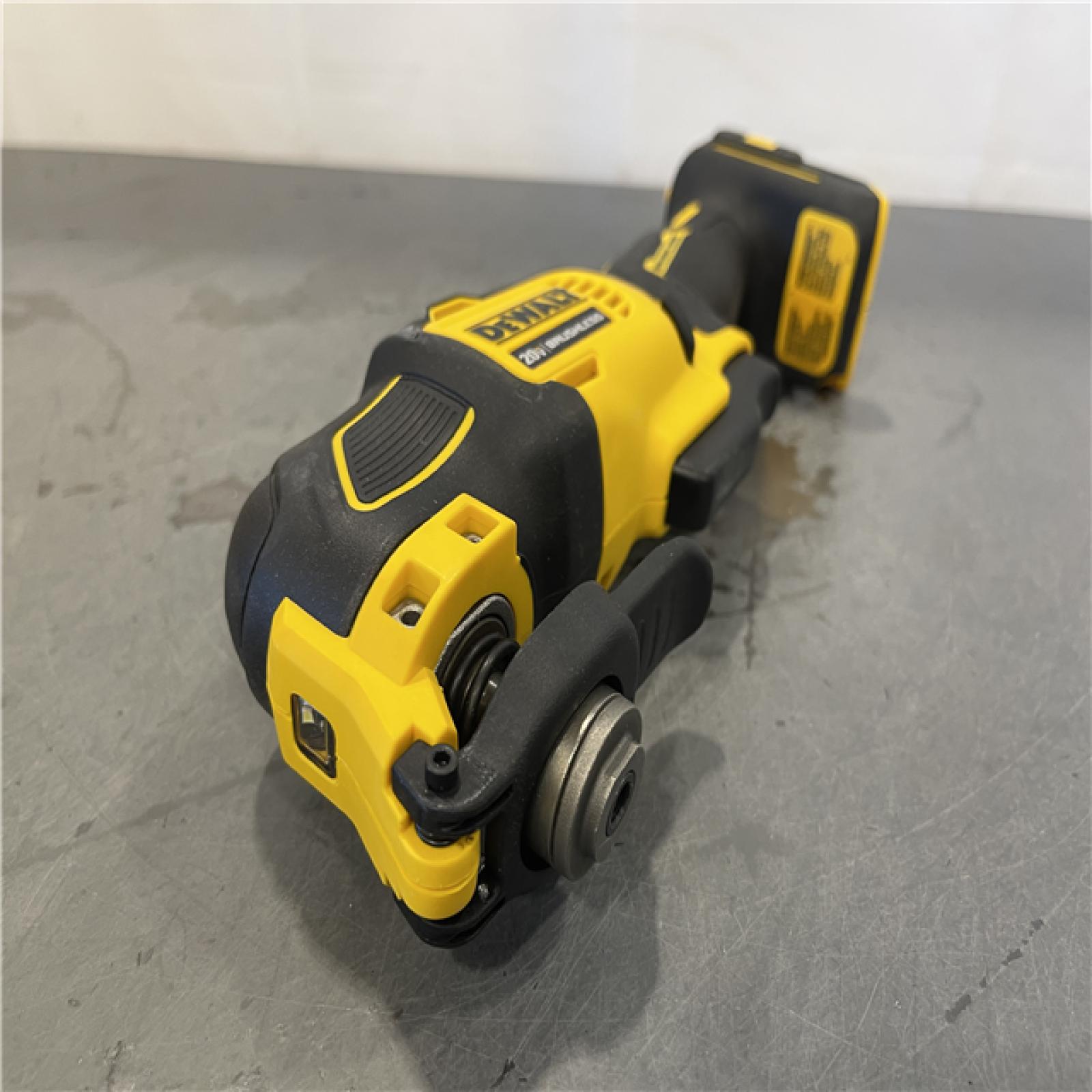 AS-IS - DEWALT ATOMIC 20V MAX Cordless Brushless Oscillating Multi Tool