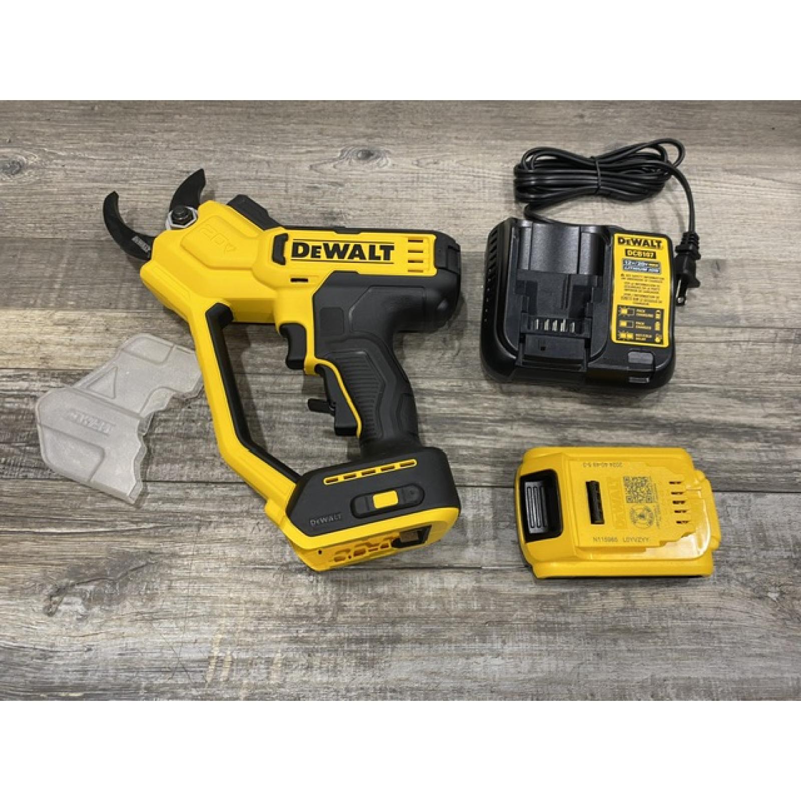 AS-IS DEWALT 20V MAX Cordless Battery Powered Pruner Kit