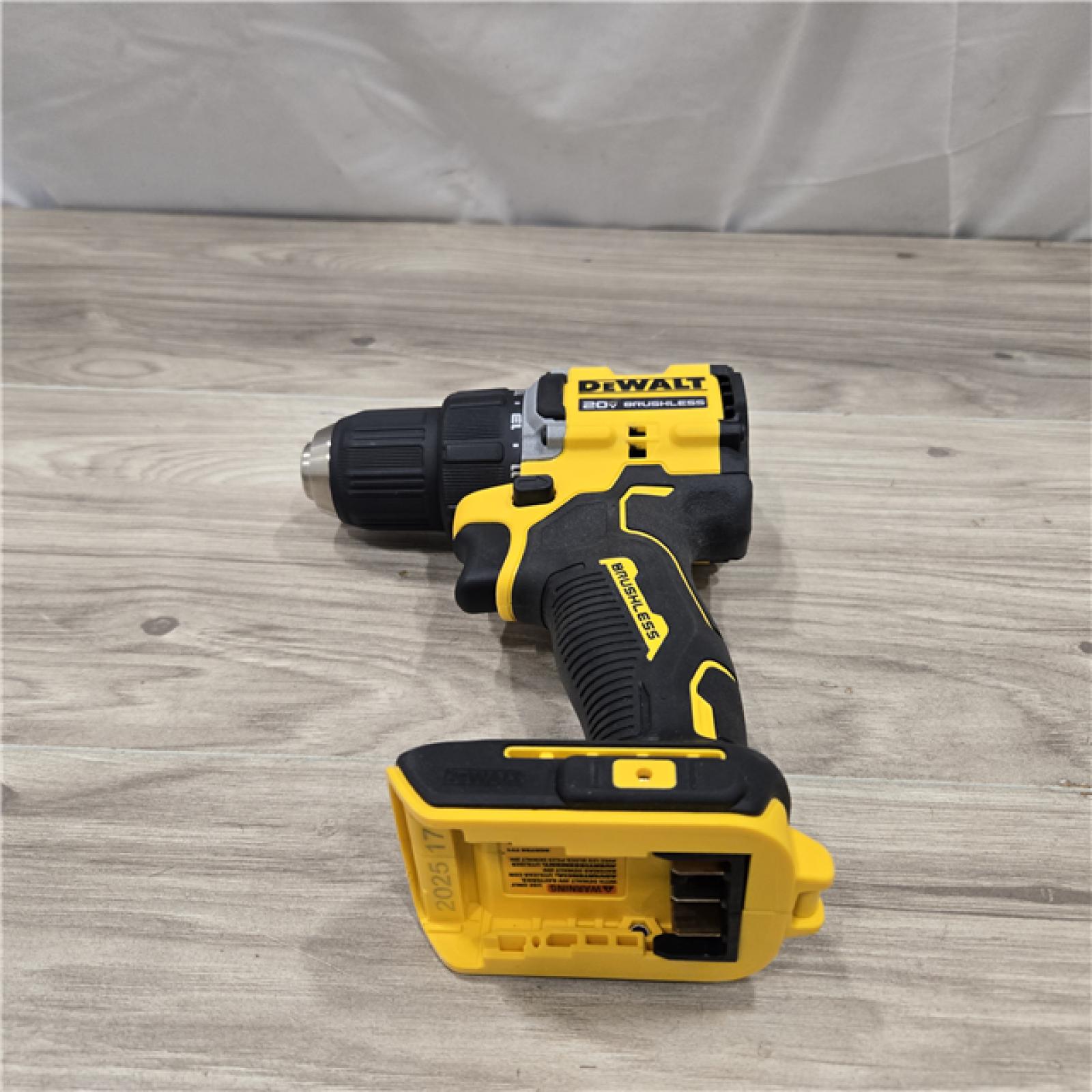 AS-IS DEWALT ATOMIC COMPACT SERIES 20V MAX* Cordless 1/2 Drill/Driver Kit