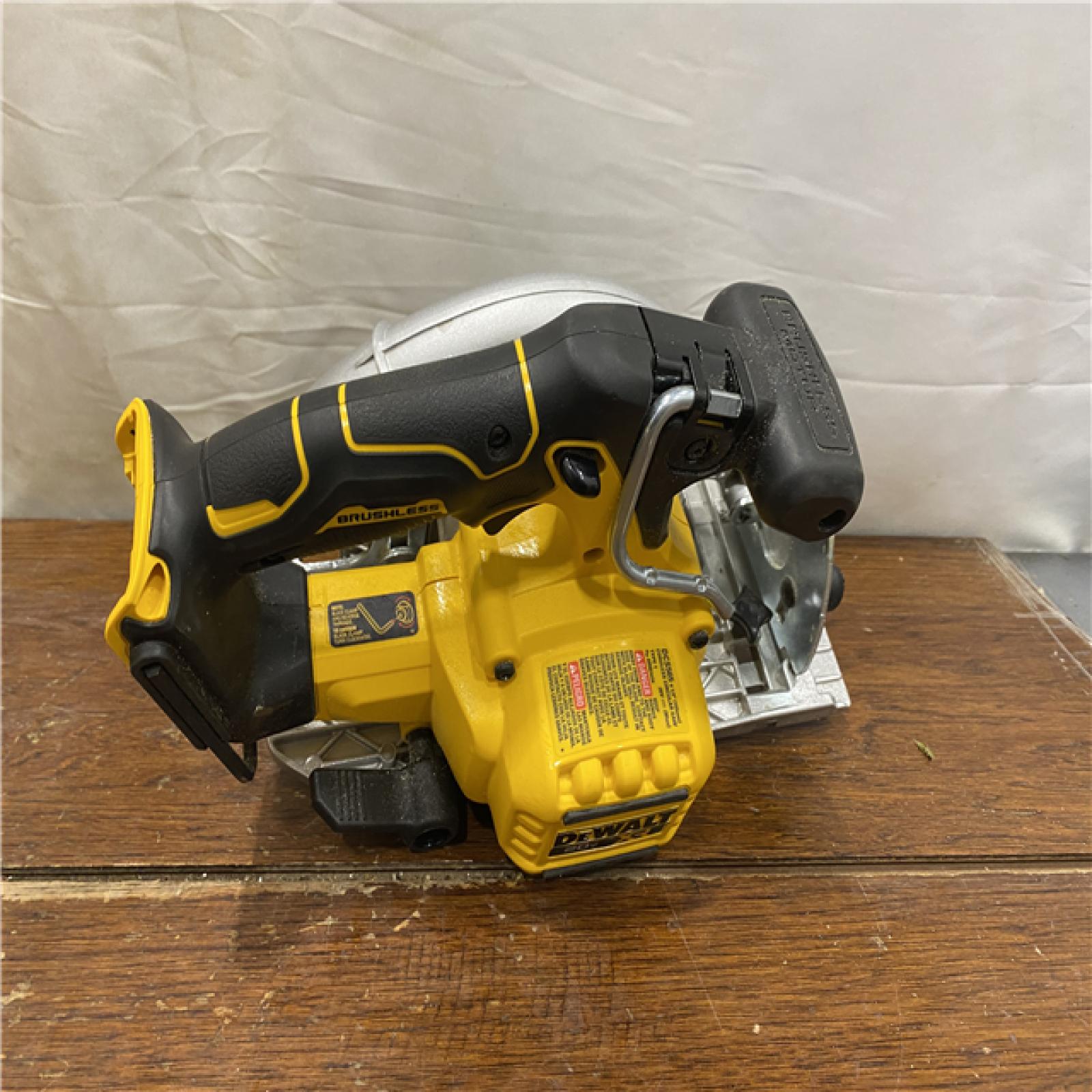 AS-IS DeWALT DCS565B 20V Max Brushless 6.5   Cordless Circular Saw