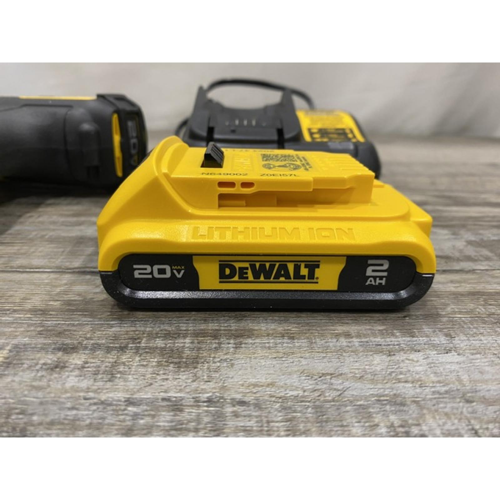 LIKE NEW - DEWALT 20V MAX Cordless Battery Powered Pruner Kit