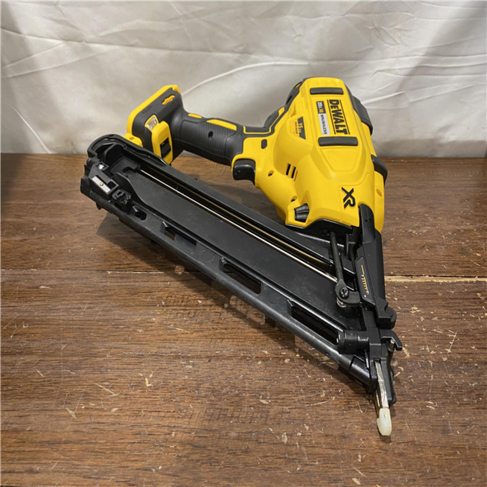 AS-IS DEWALT 20V MAX XR 15 Ga. Cordless 34 Deg Nailer 20 V