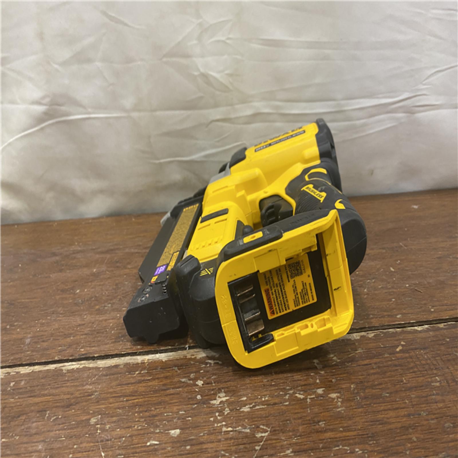 AS-IS DEWALT ATOMIC 20V MAX Lithium Ion Cordless 23 Gauge Pin Nailer Kit with 3.0Ah Battery and Charger