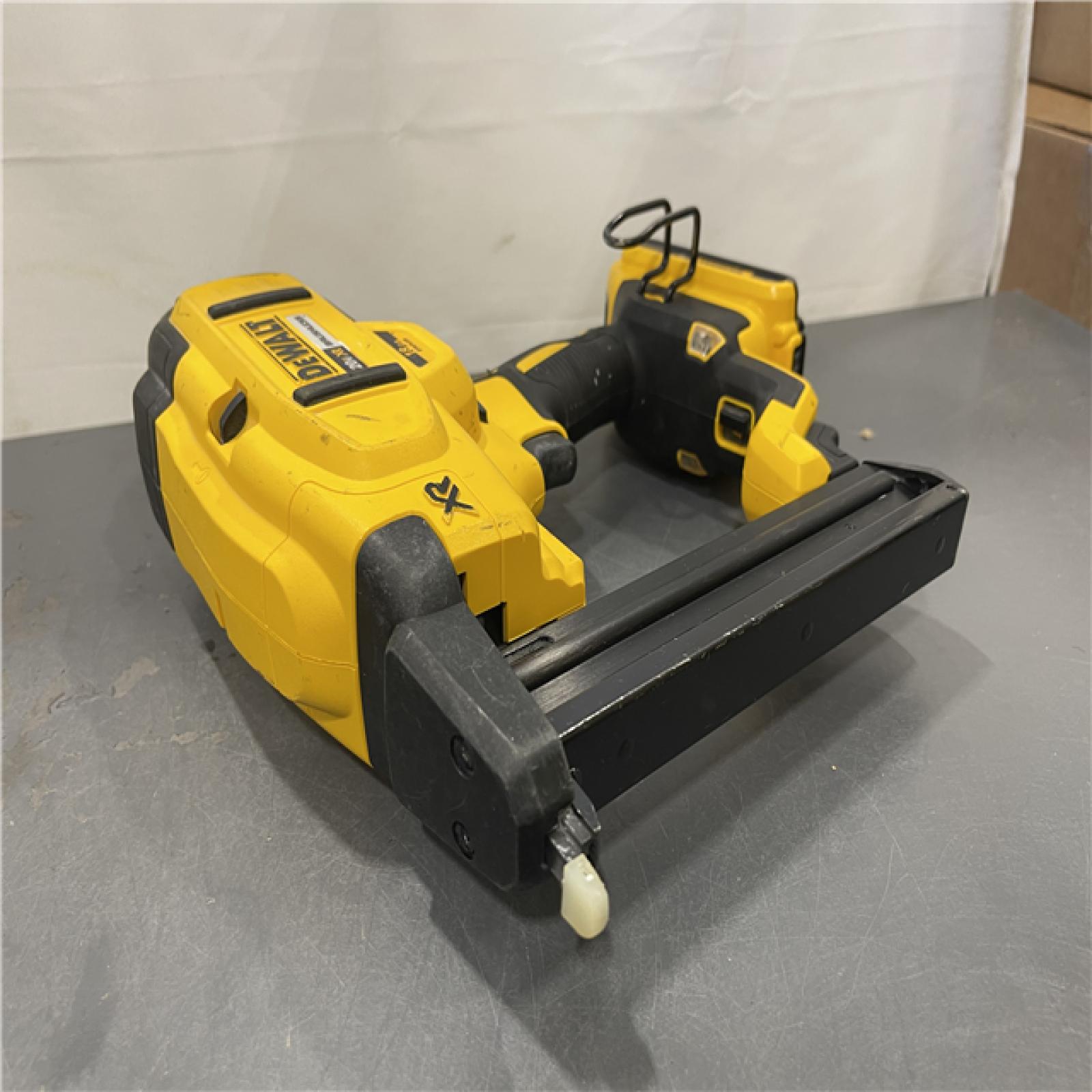 AS-IS - DeWALT 20V MAX XR Lithium-Ion Cordless 18-Gauge Narrow Crown Stapler Kit